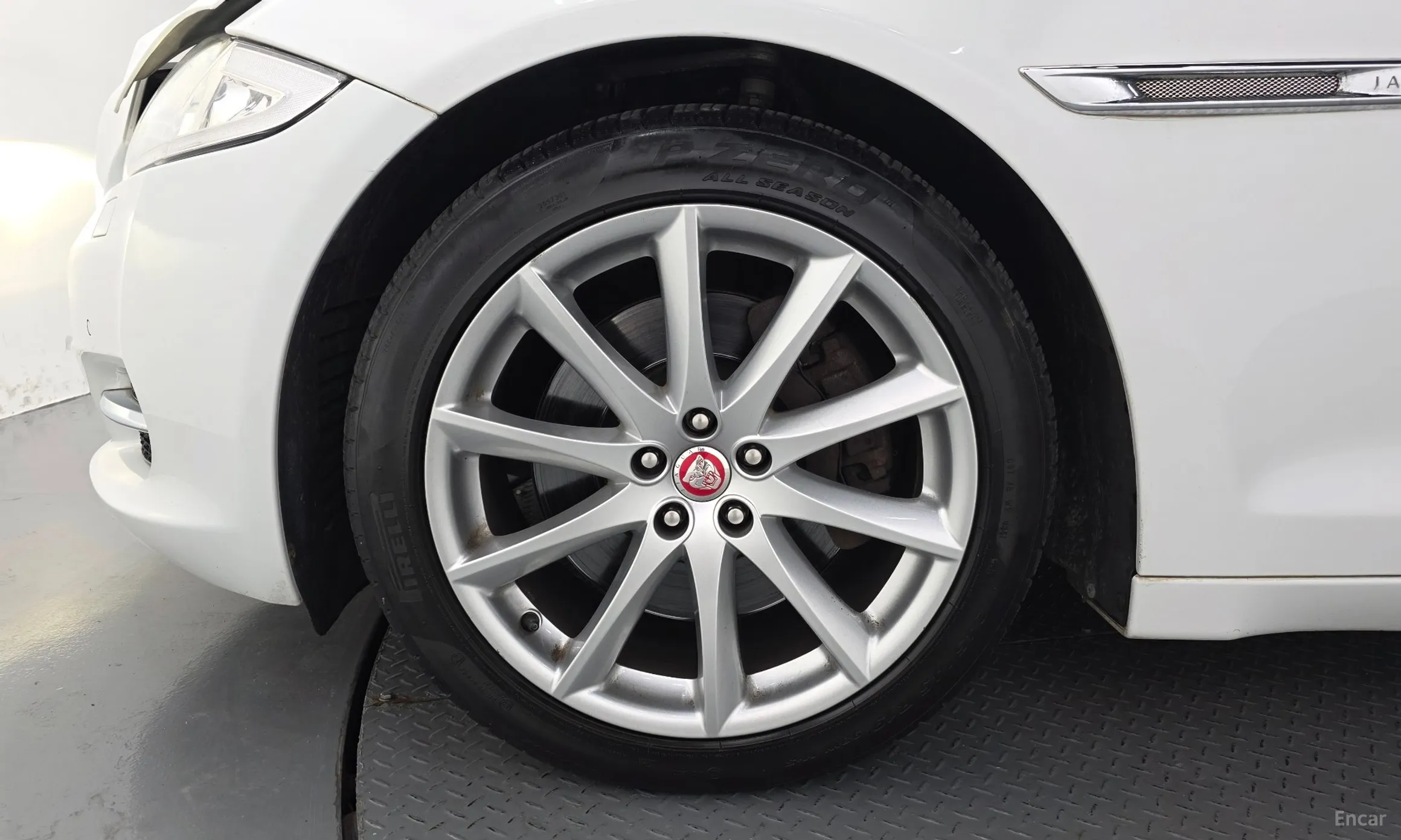 Jaguar All New XJ превью 5
