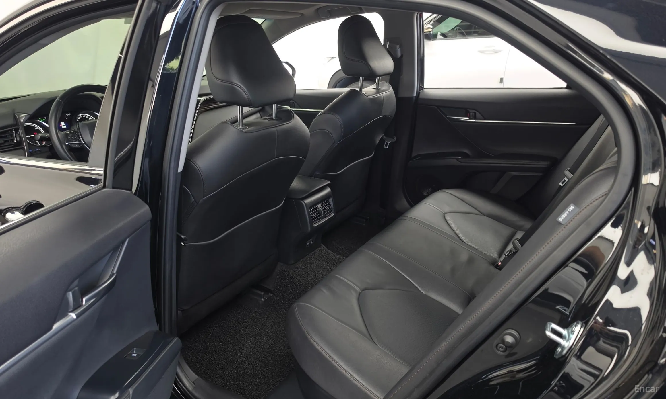 Toyota Camry (XV70) превью 12