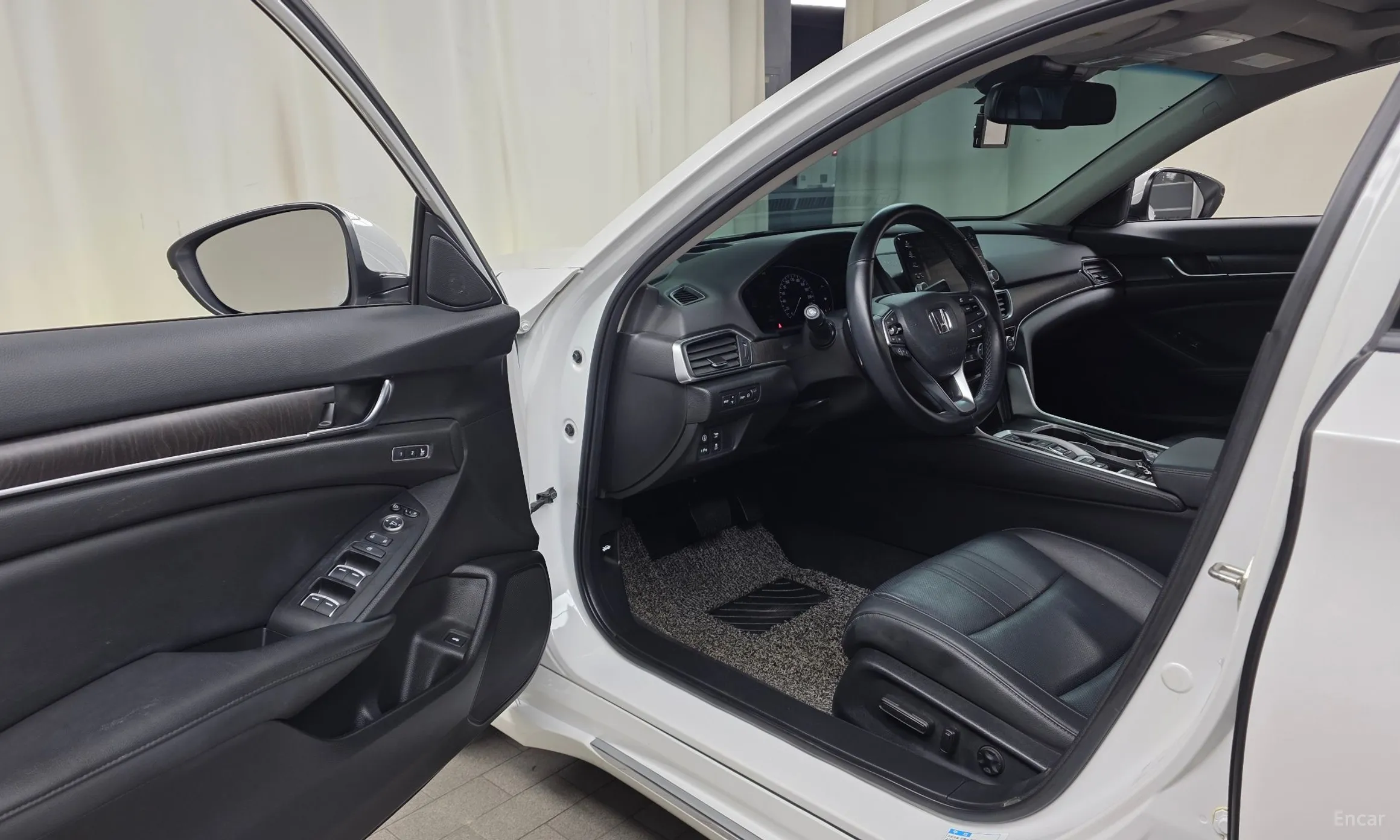 Honda Accord 10th Generation превью 10