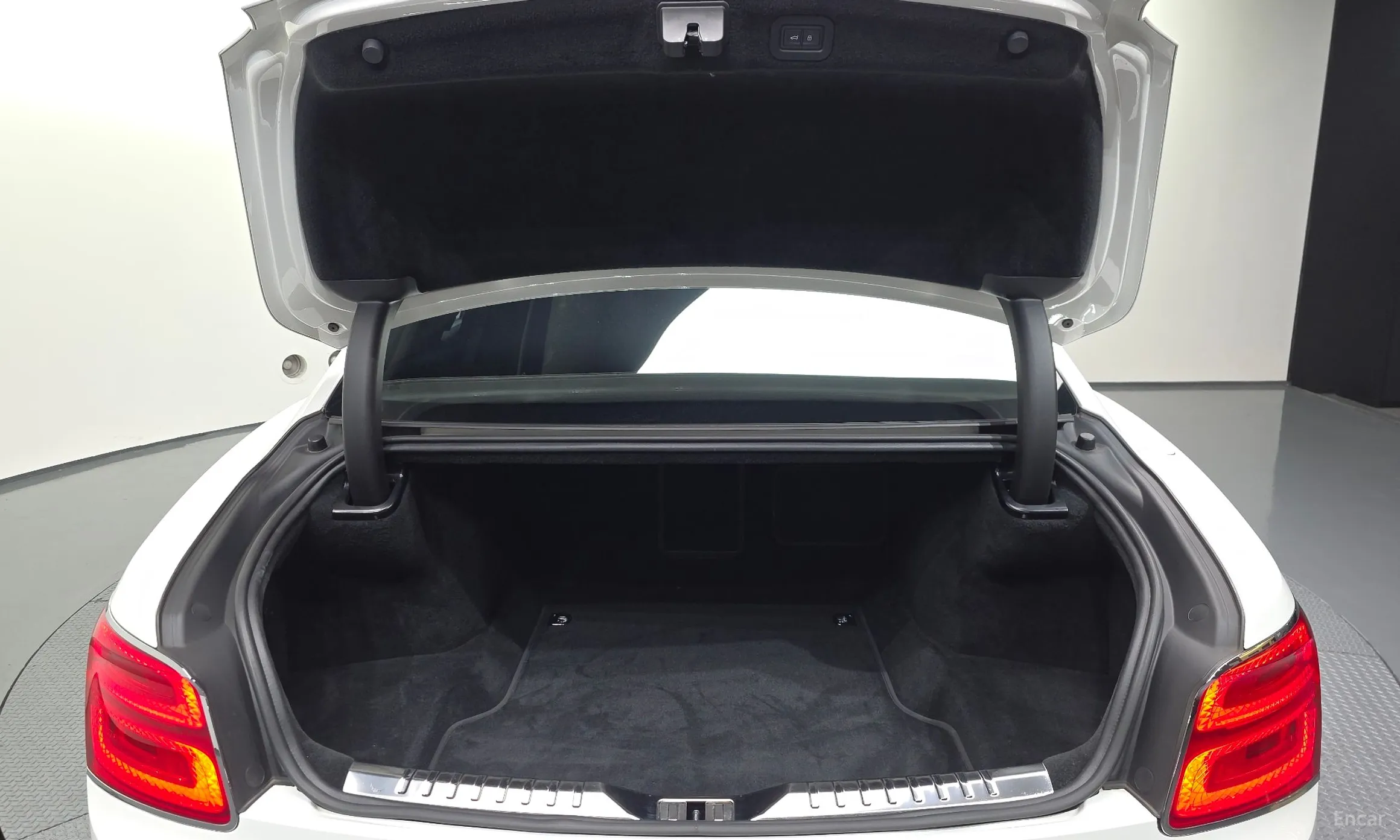 Bentley Flying Spur 3rd Generation превью 20