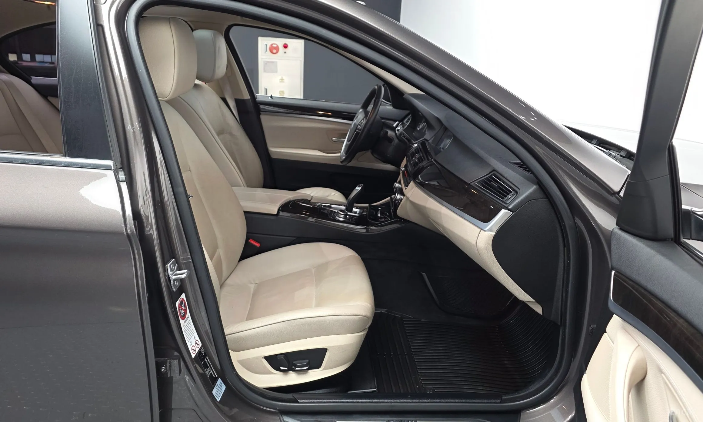 BMW 5 Series (F10) превью 11