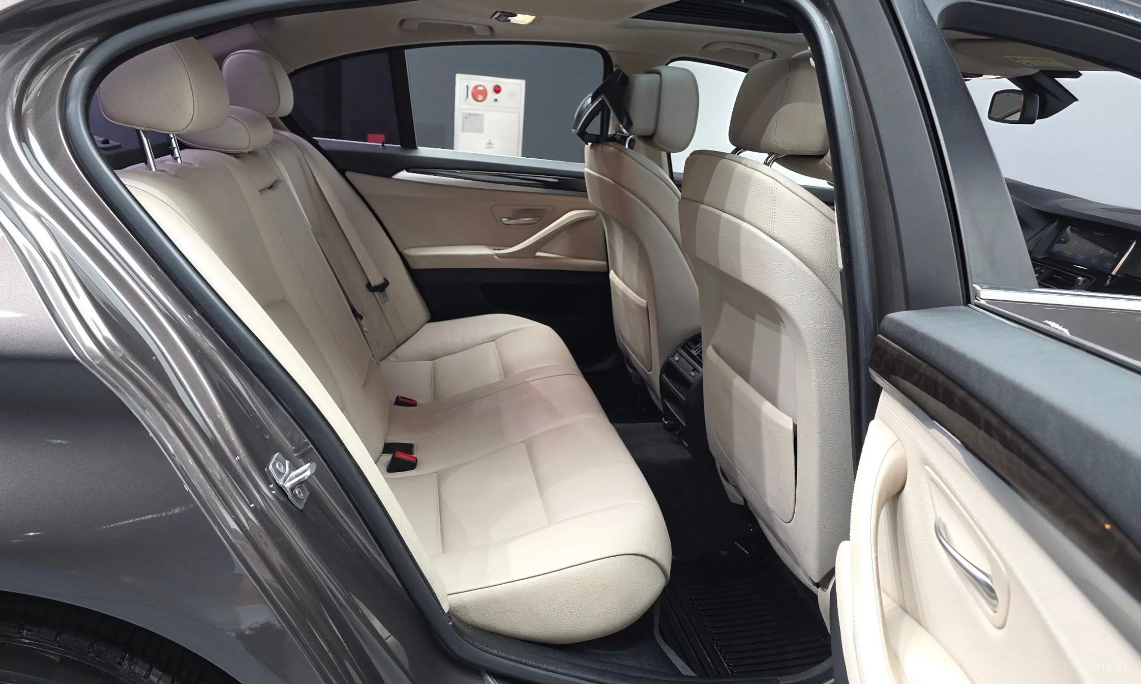 BMW 5 Series (F10) превью 12