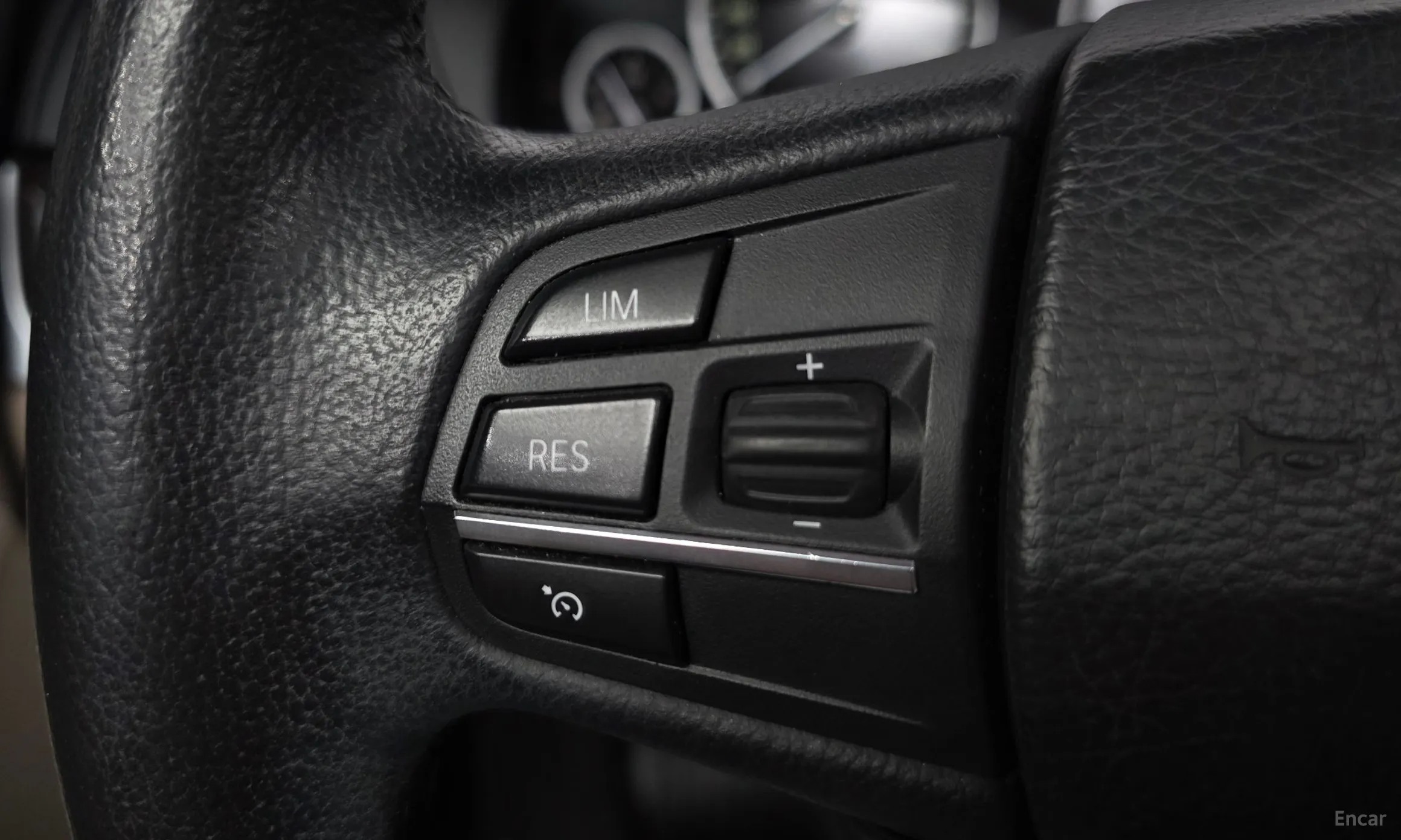 BMW 5 Series (F10) превью 17