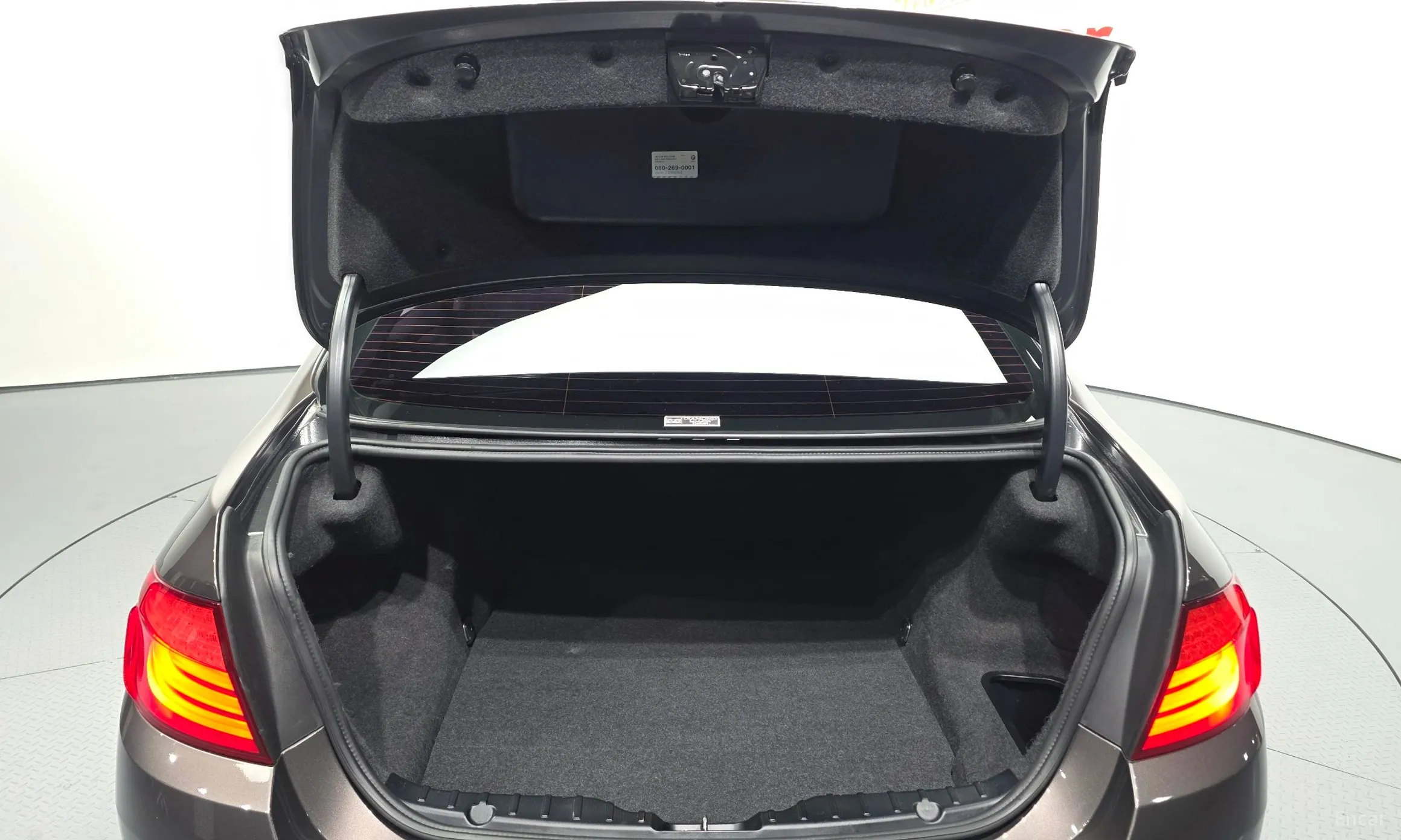 BMW 5 Series (F10) превью 20