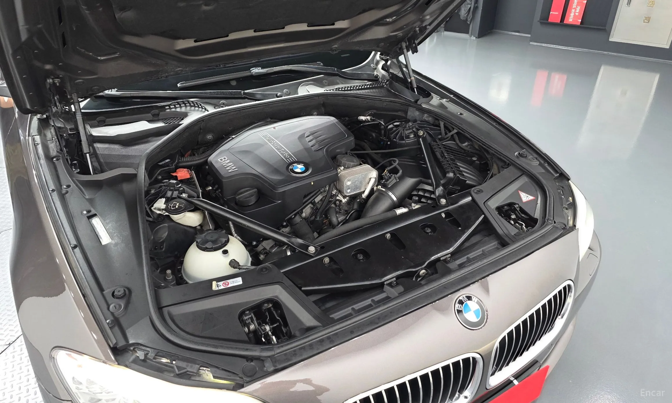BMW 5 Series (F10) превью 6