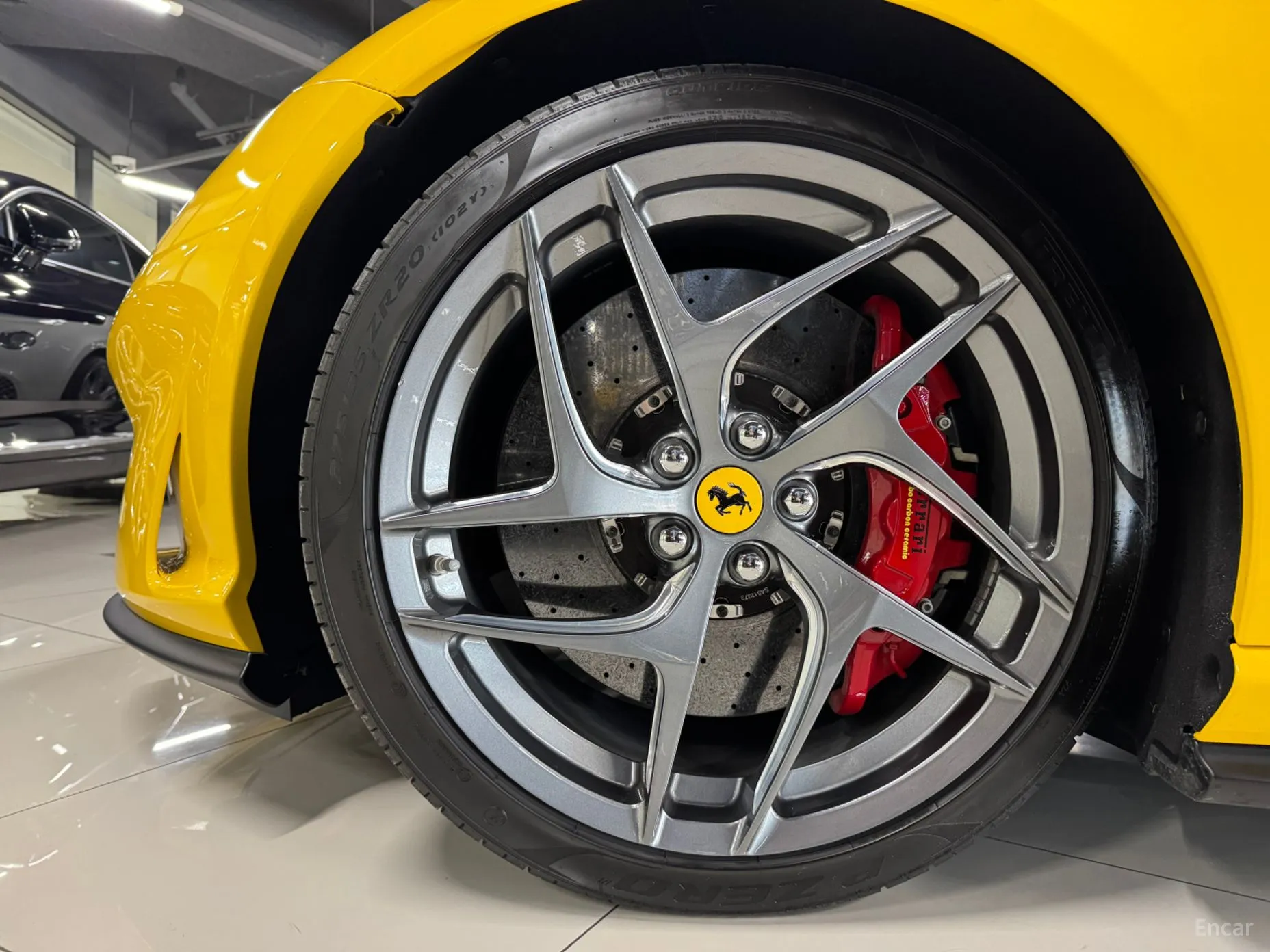 Ferrari 812 Superfast превью 14