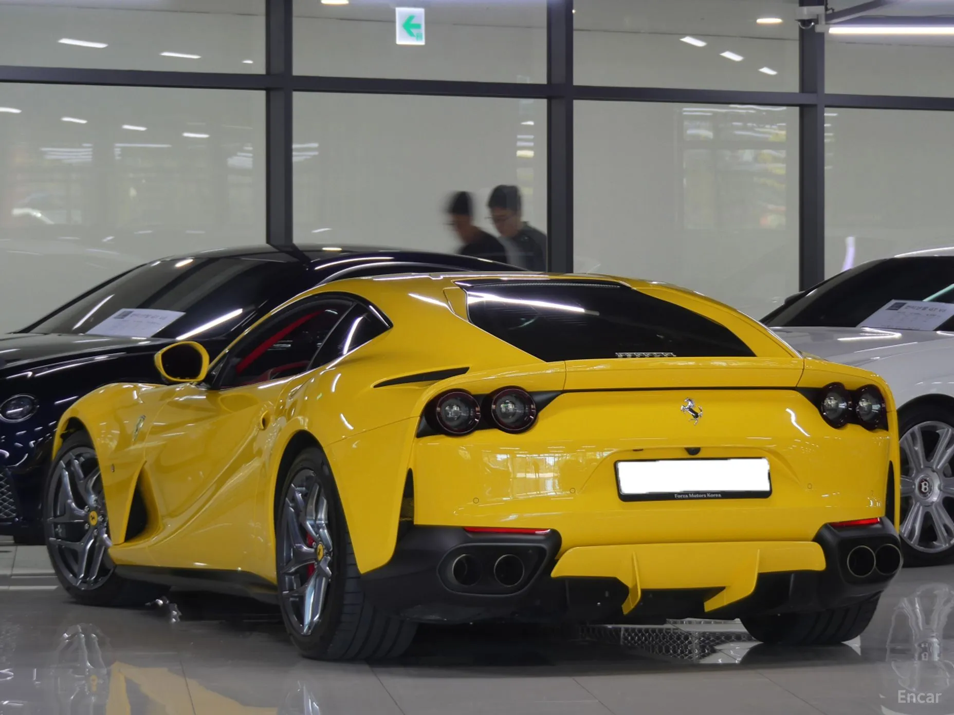 Ferrari 812 Superfast превью 3