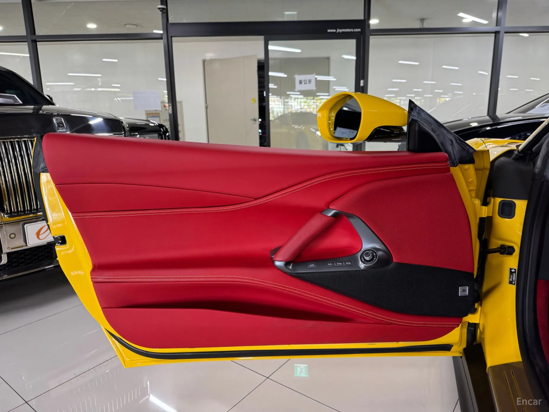 Ferrari 812 Superfast превью 5