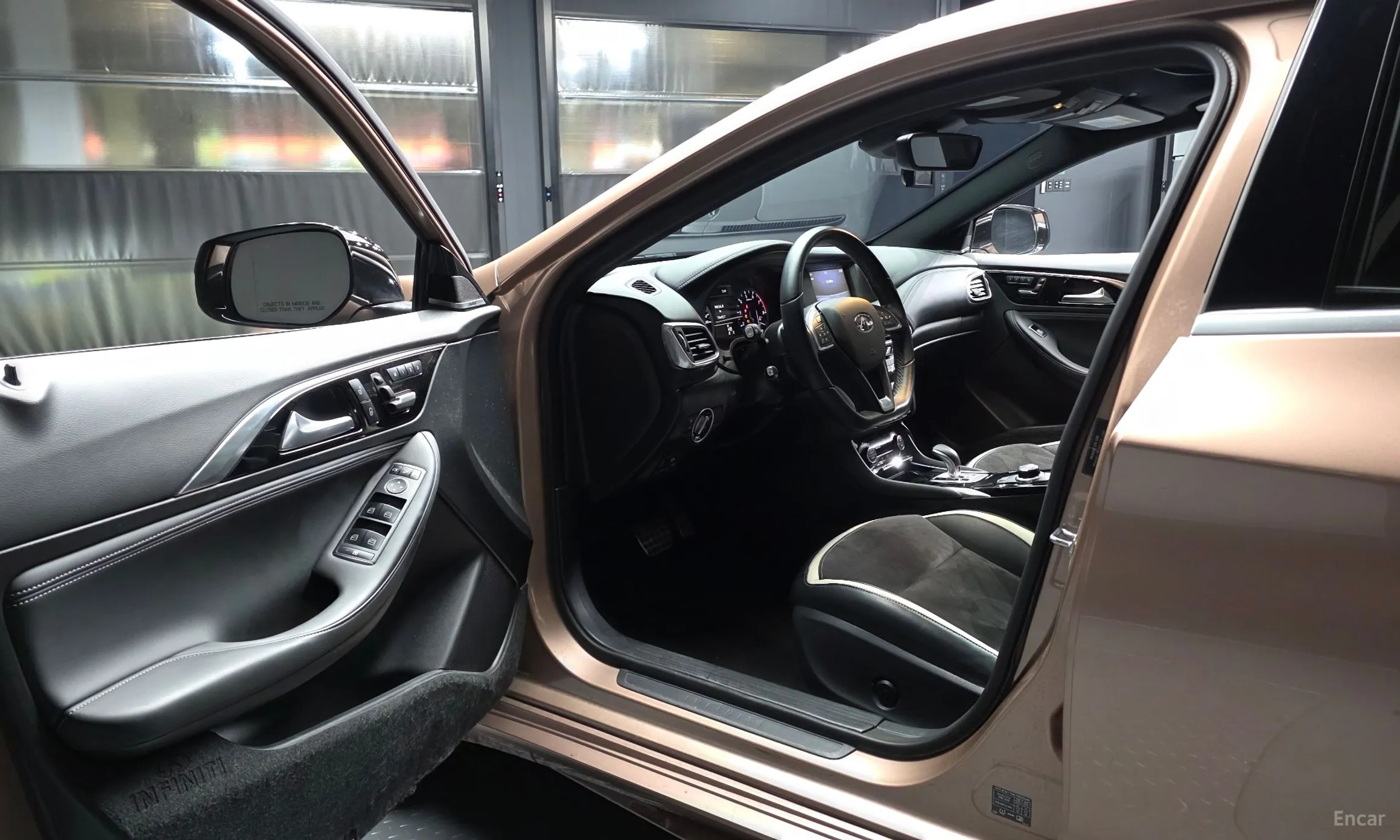 Infiniti Q30 превью 10