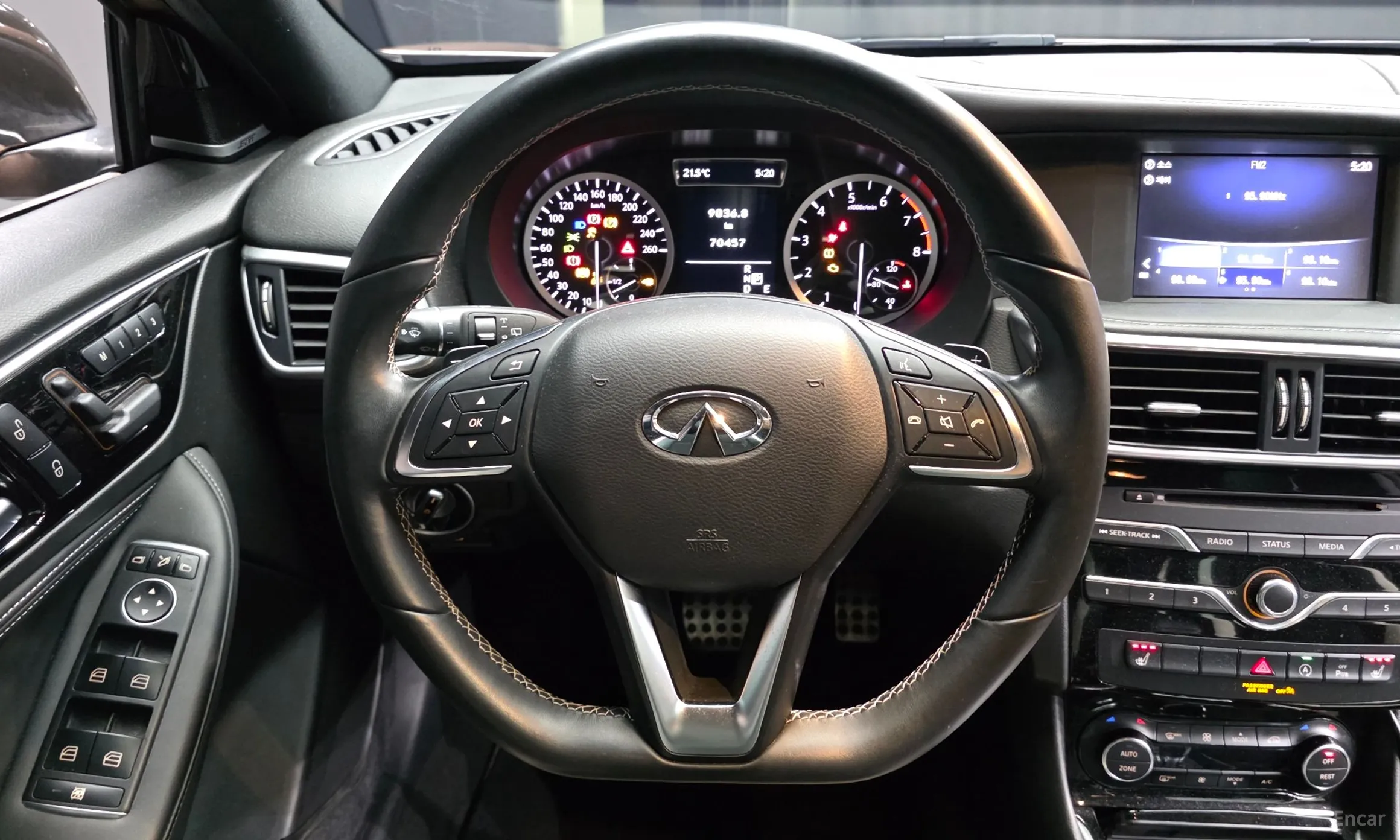 Infiniti Q30 превью 13