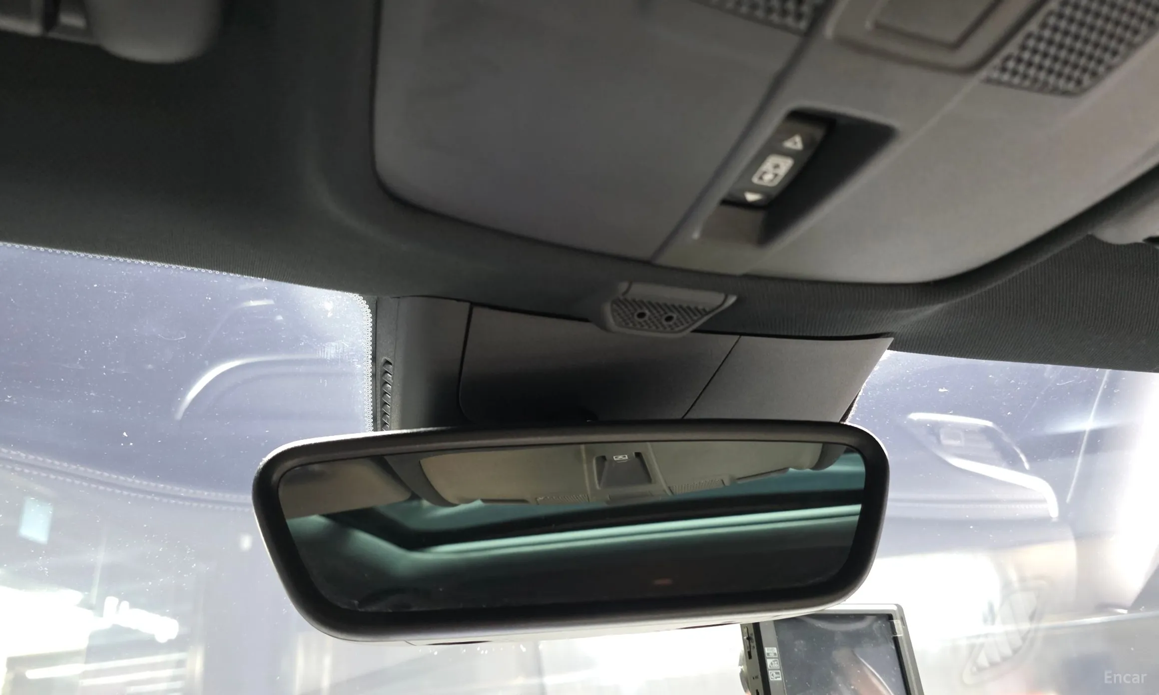 Infiniti Q30 превью 17