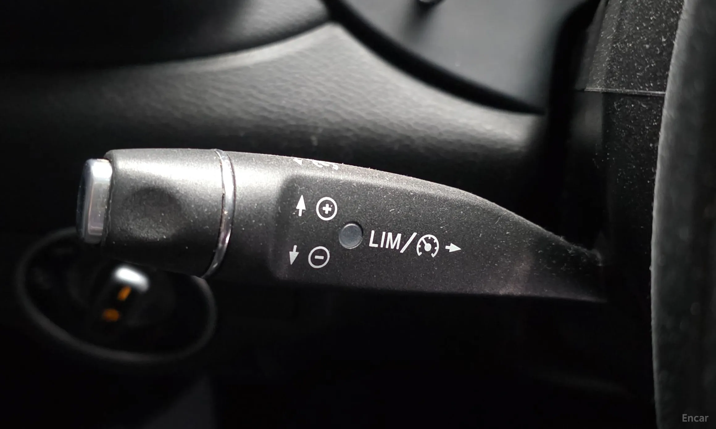 Infiniti Q30 превью 19