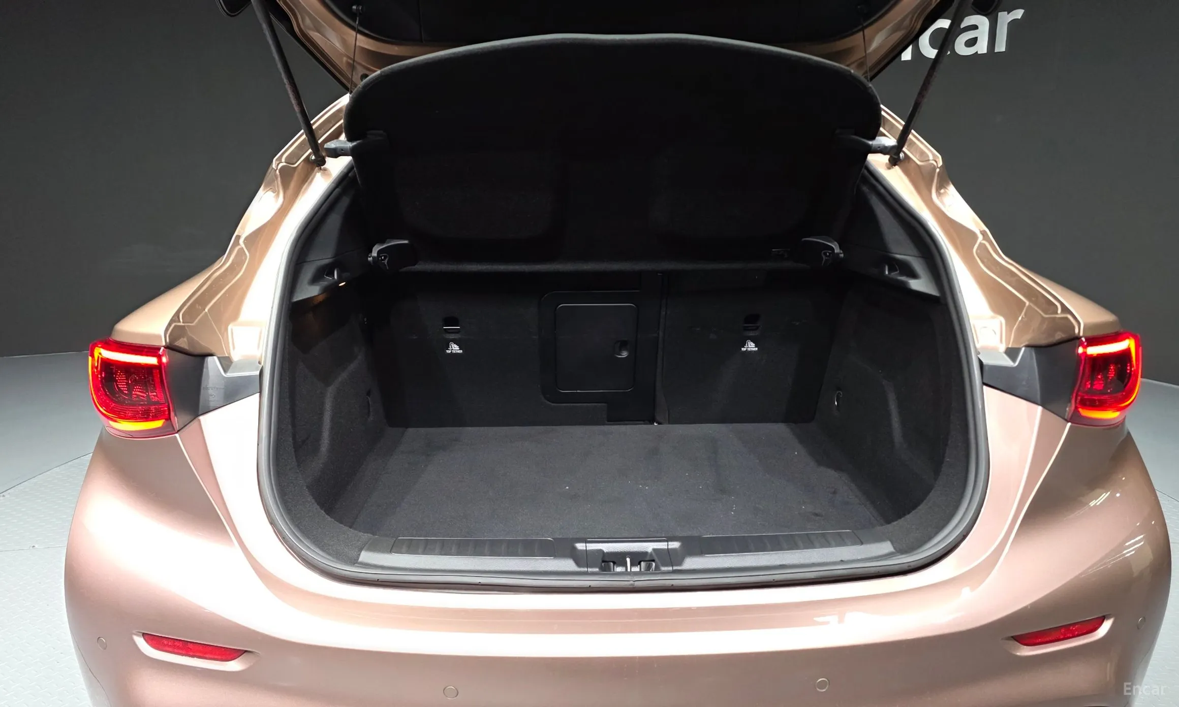 Infiniti Q30 превью 20