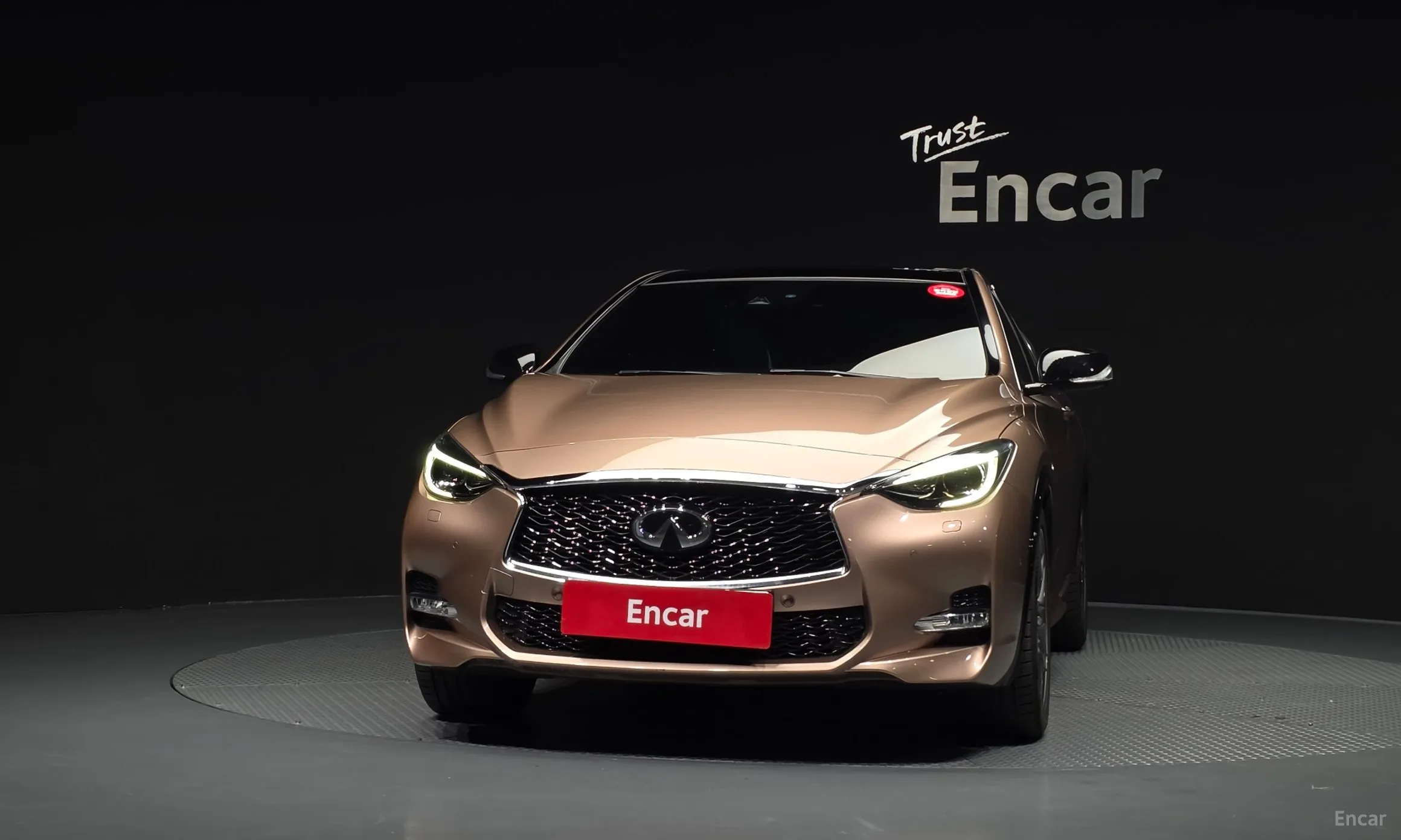 Infiniti Q30 превью 3