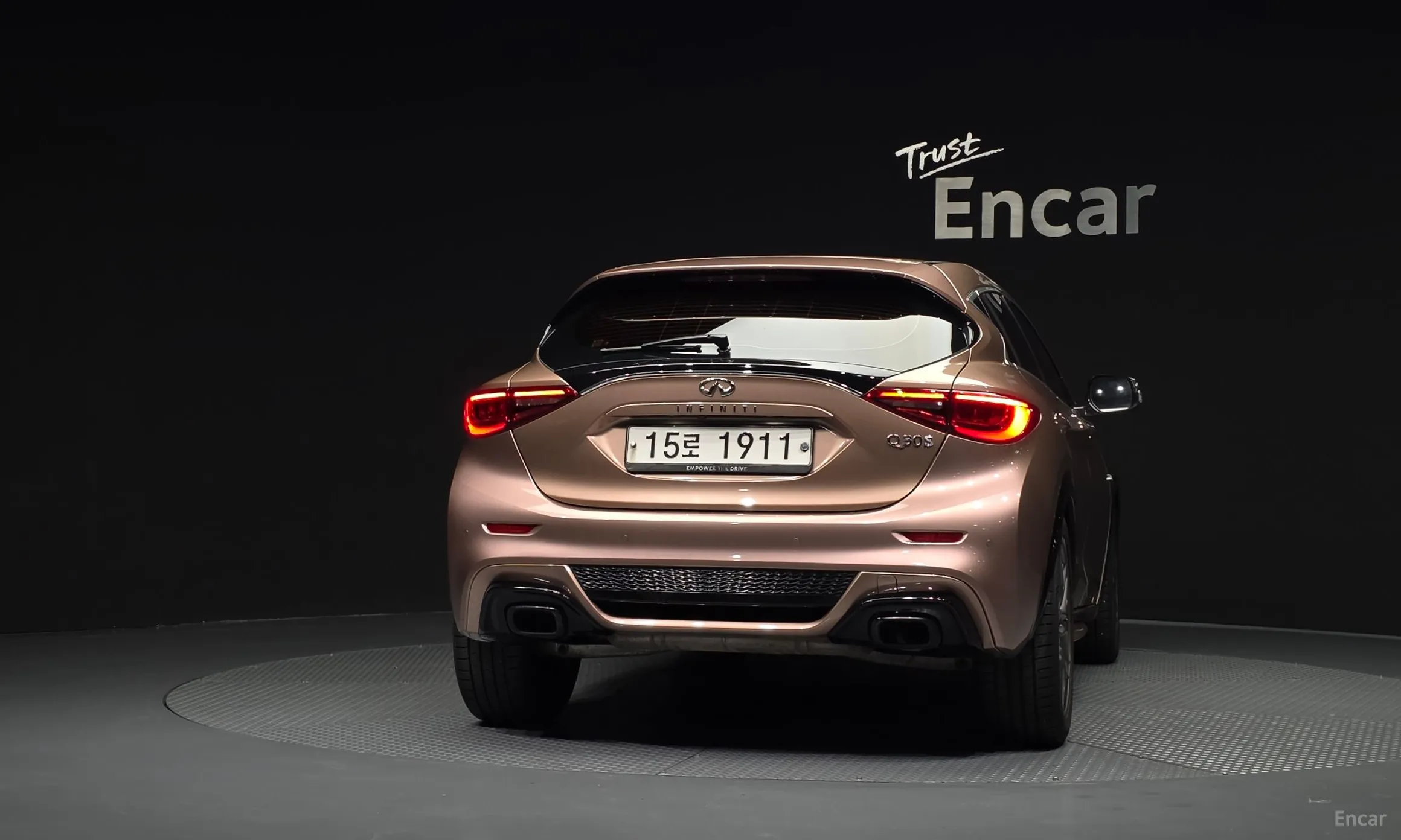 Infiniti Q30 превью 4