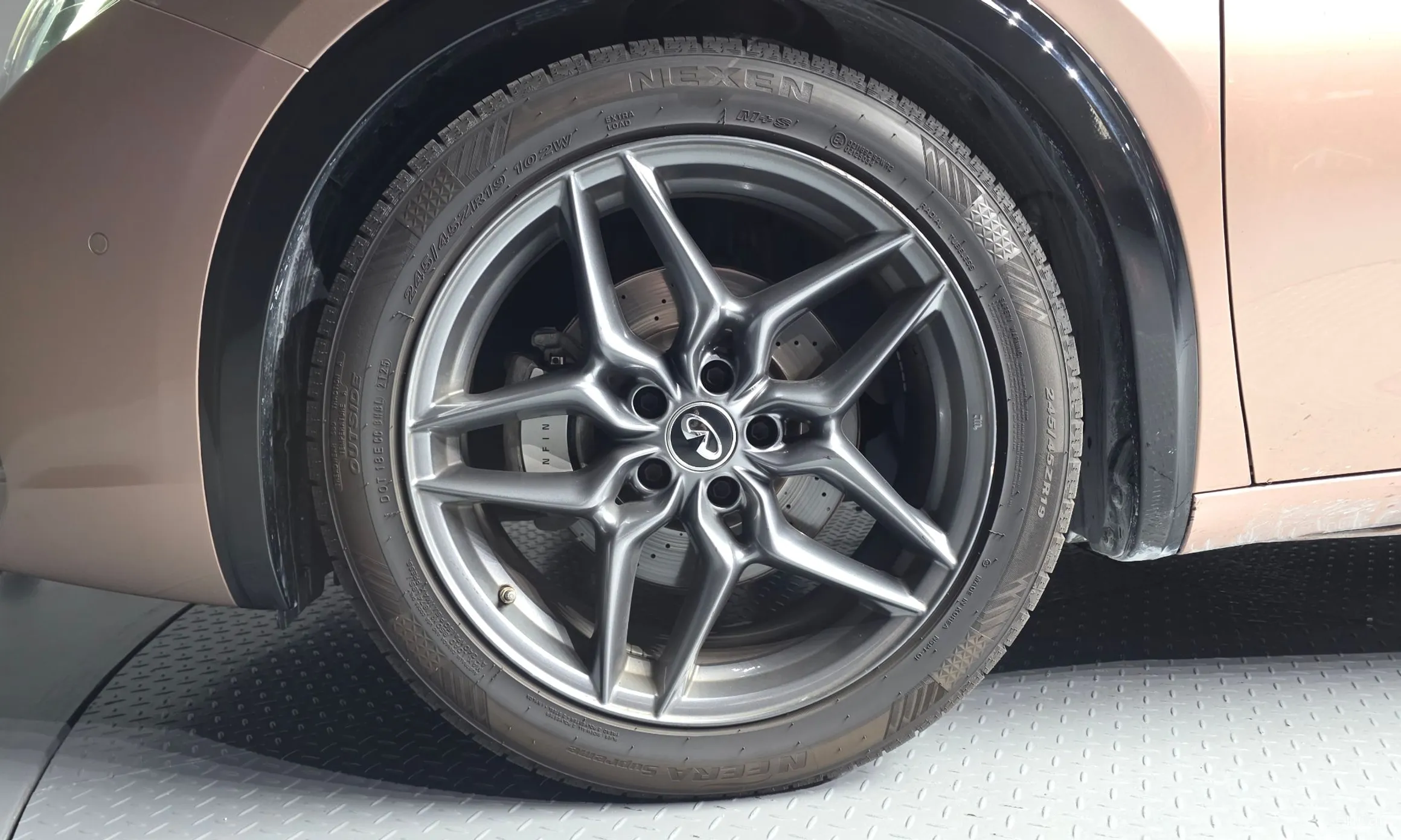 Infiniti Q30 превью 5
