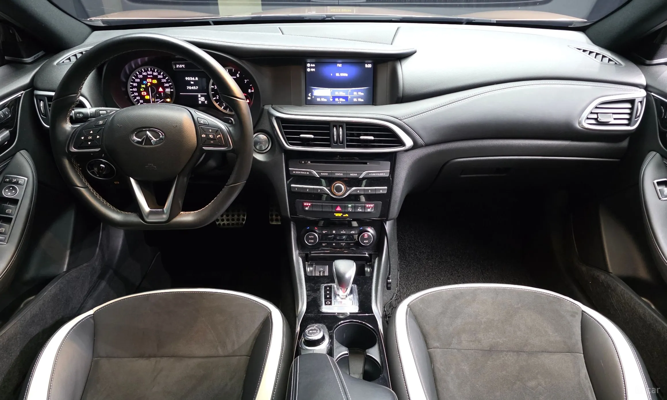 Infiniti Q30 превью 7