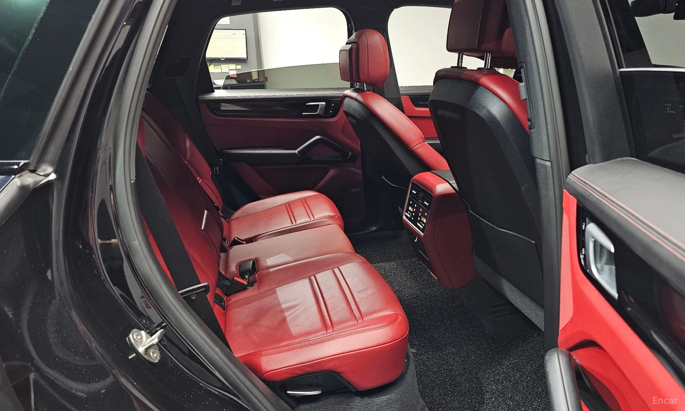 Porsche Cayenne (PO536) превью 12