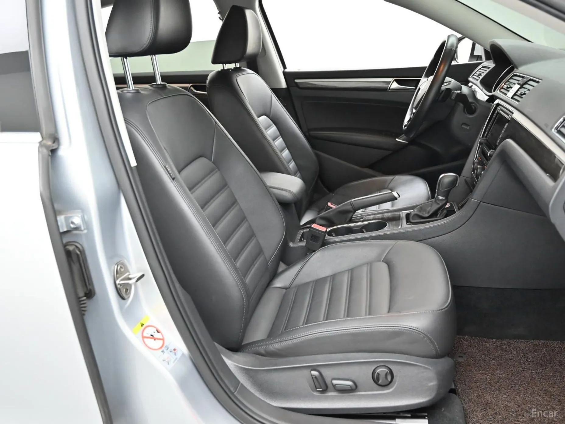 Volkswagen The New Passat превью 10