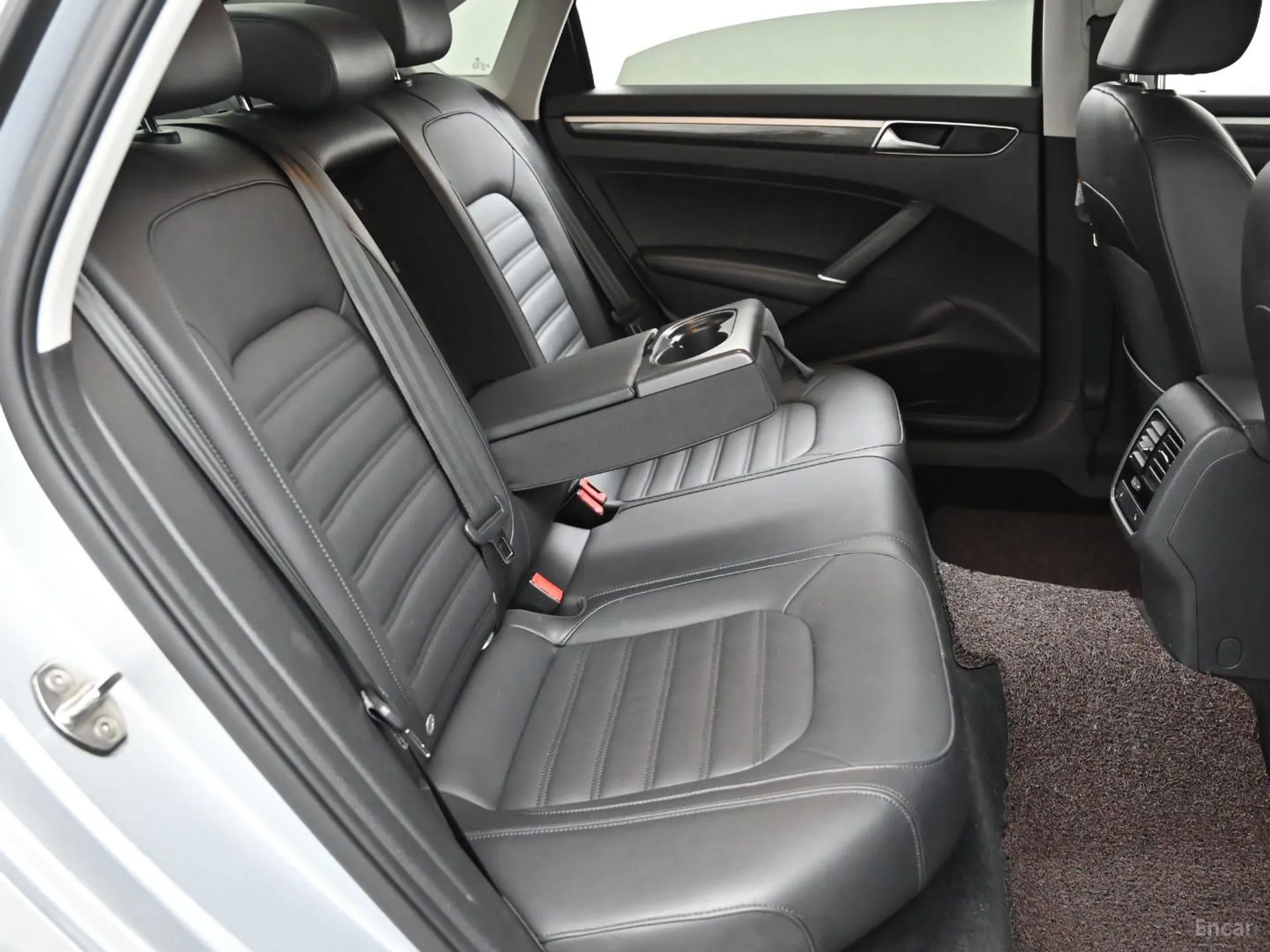 Volkswagen The New Passat превью 12