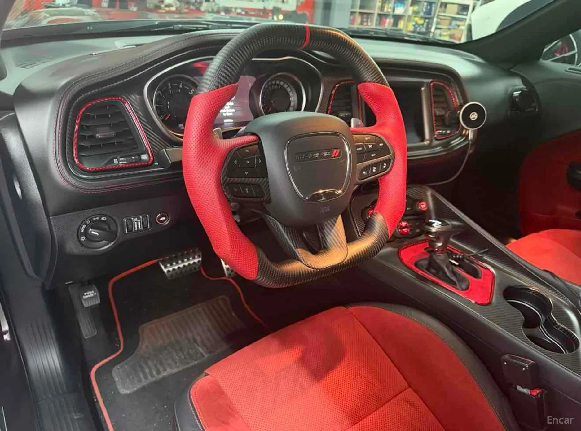 Dodge Challenger превью 4