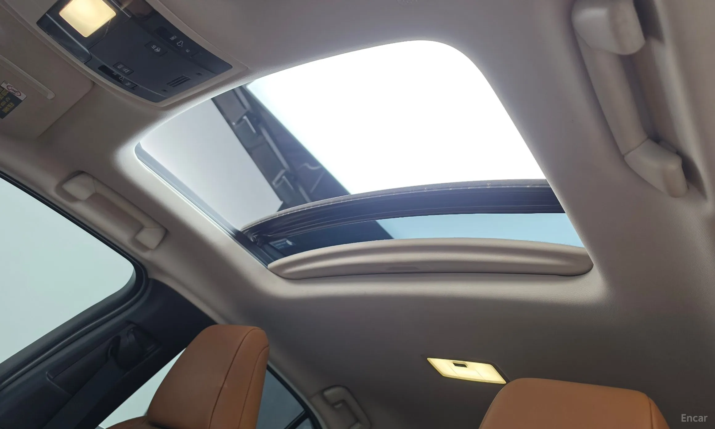 Lexus UX250h превью 16