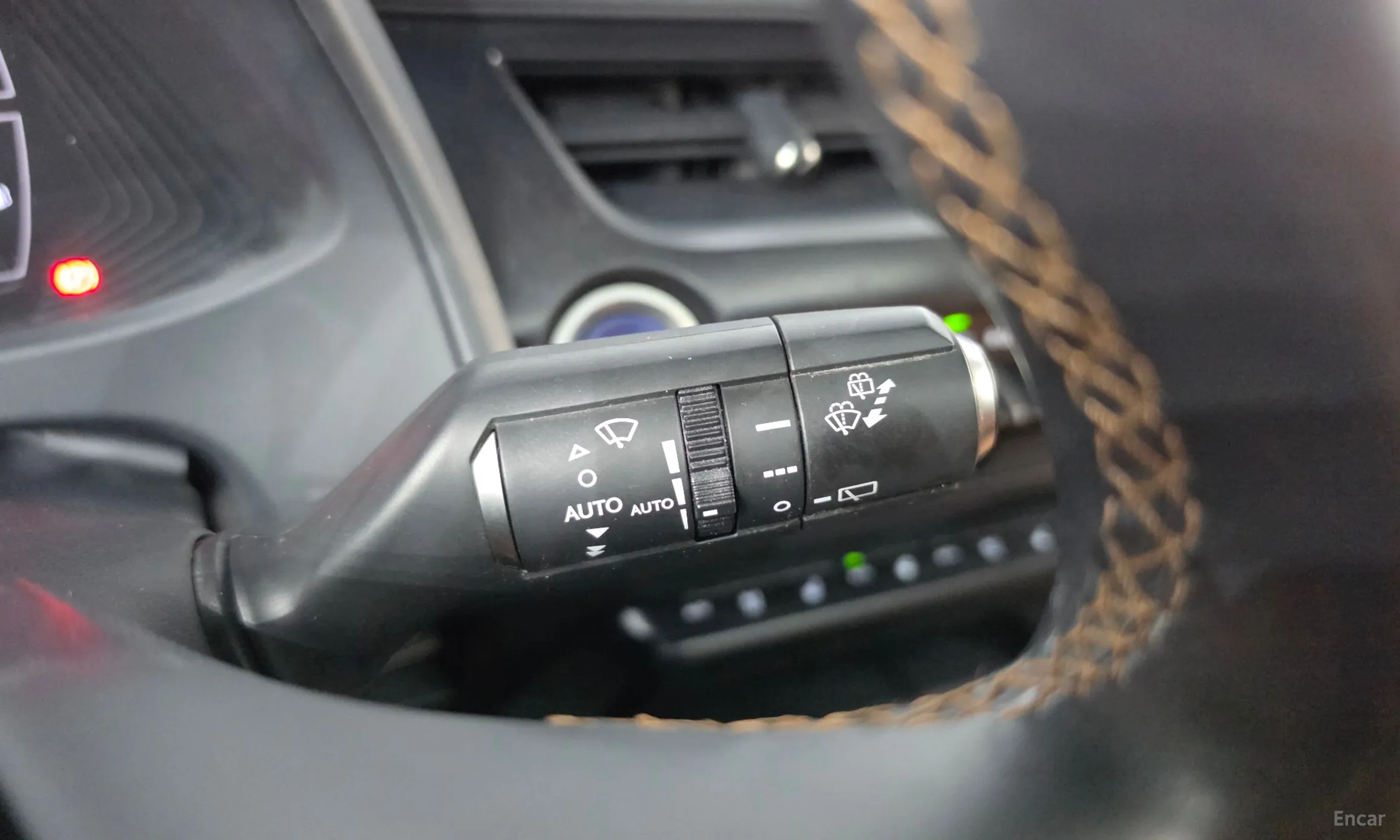 Lexus UX250h превью 19