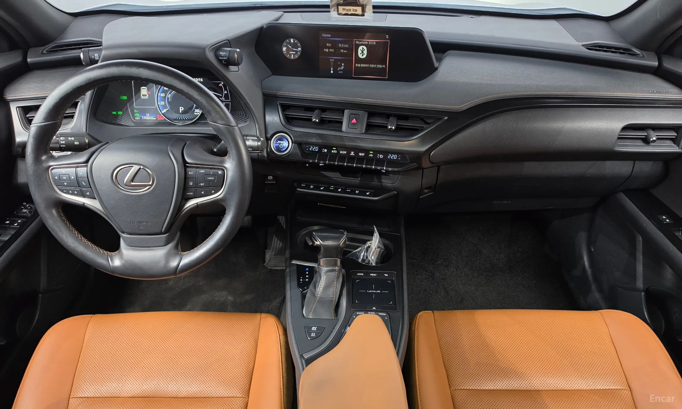 Lexus UX250h превью 7