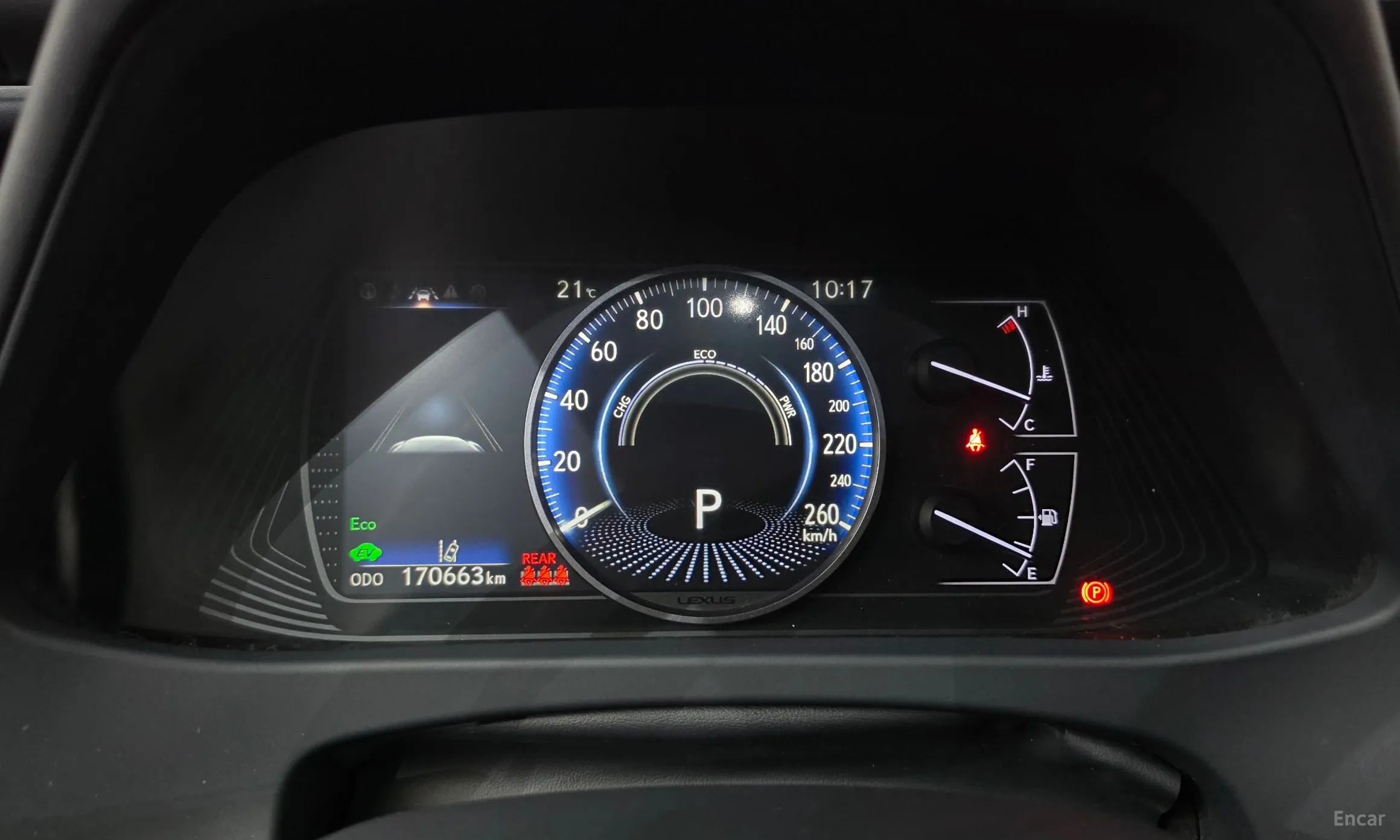Lexus UX250h превью 8