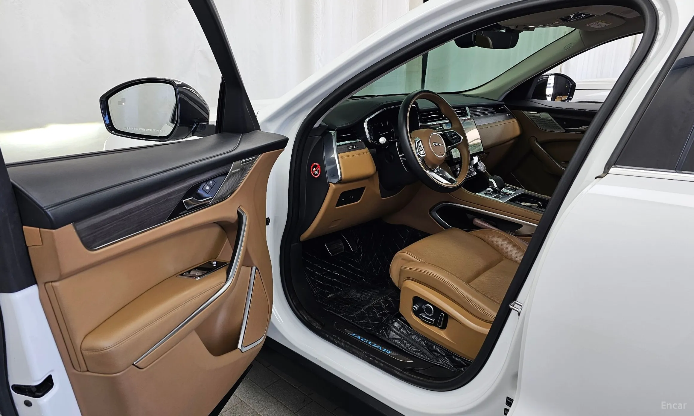 Jaguar F-PACE превью 10