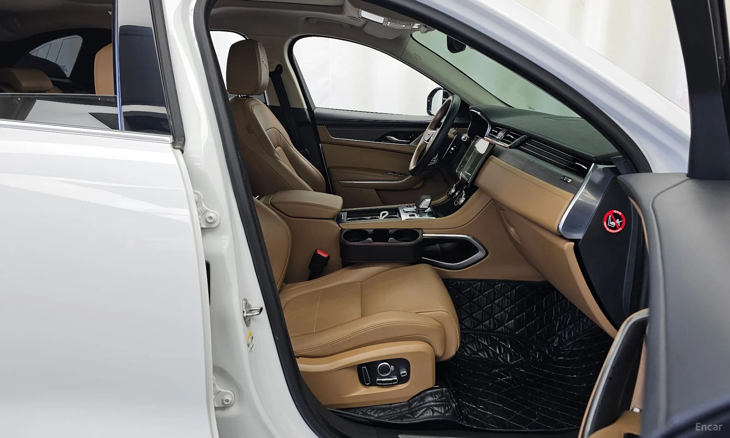 Jaguar F-PACE превью 11