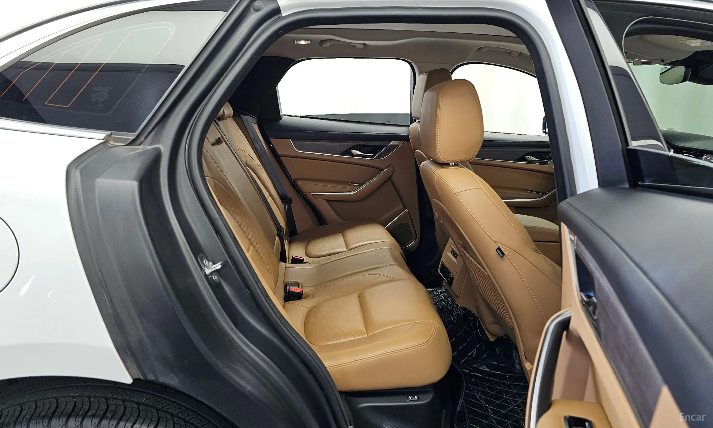 Jaguar F-PACE превью 12