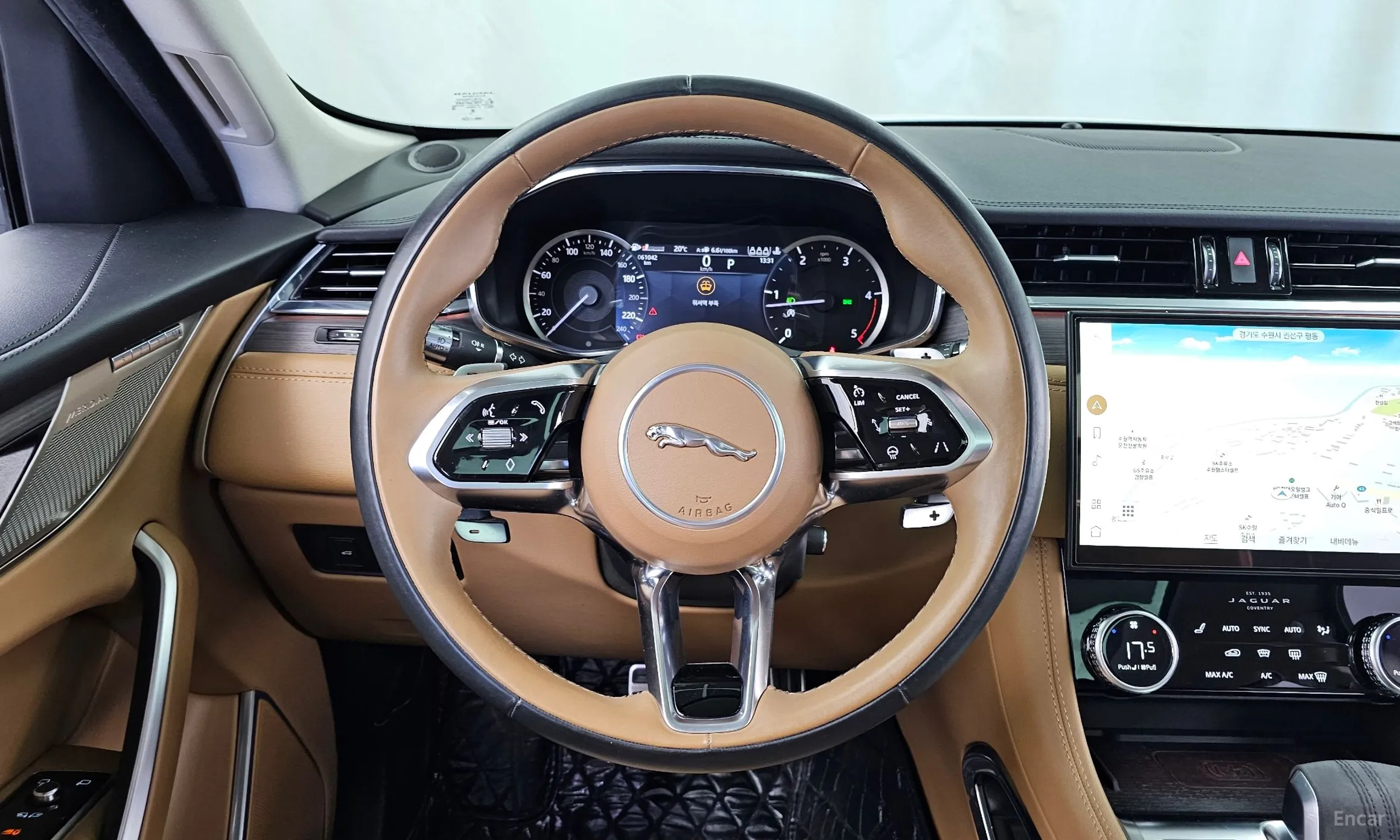 Jaguar F-PACE превью 13
