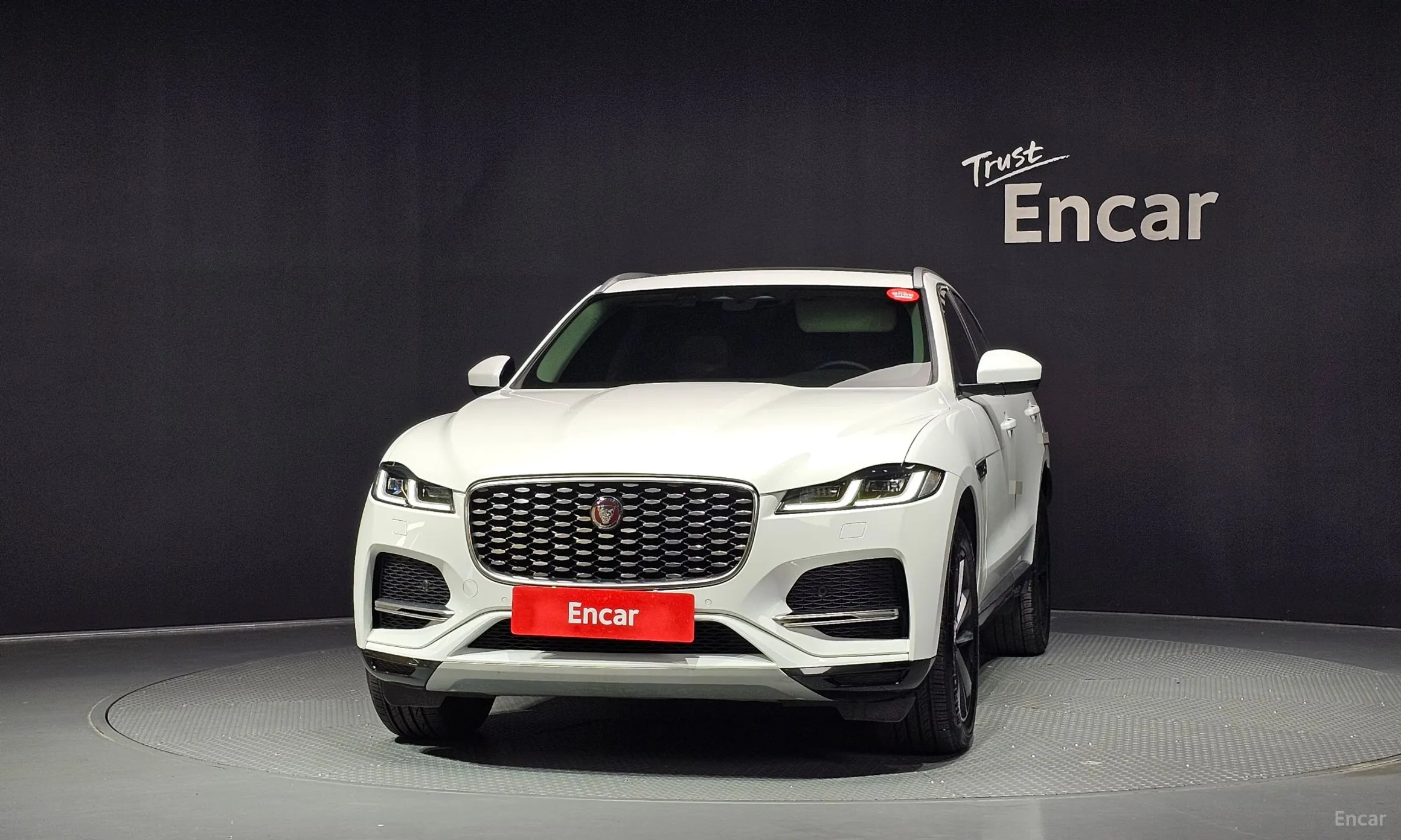 Jaguar F-PACE превью 3