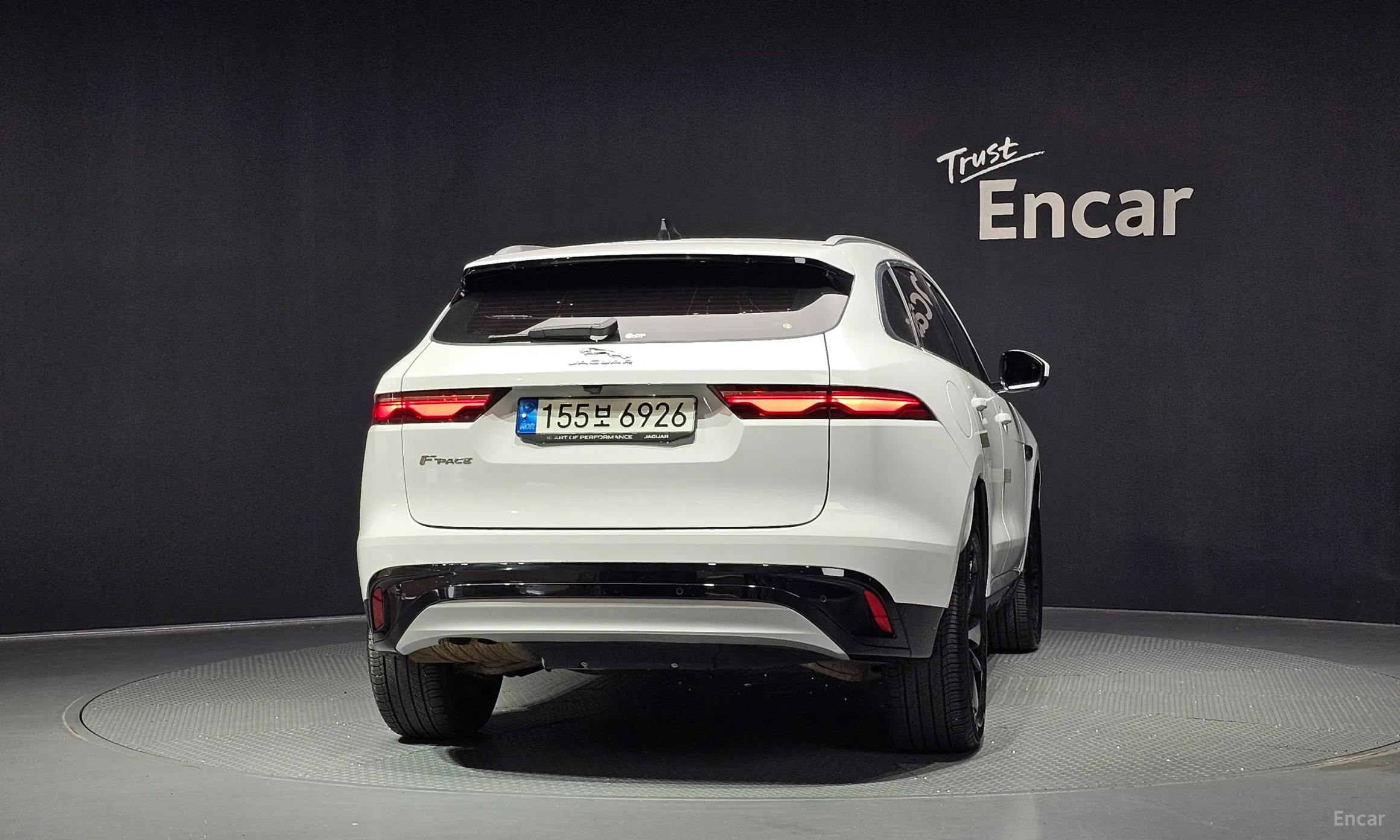 Jaguar F-PACE превью 4
