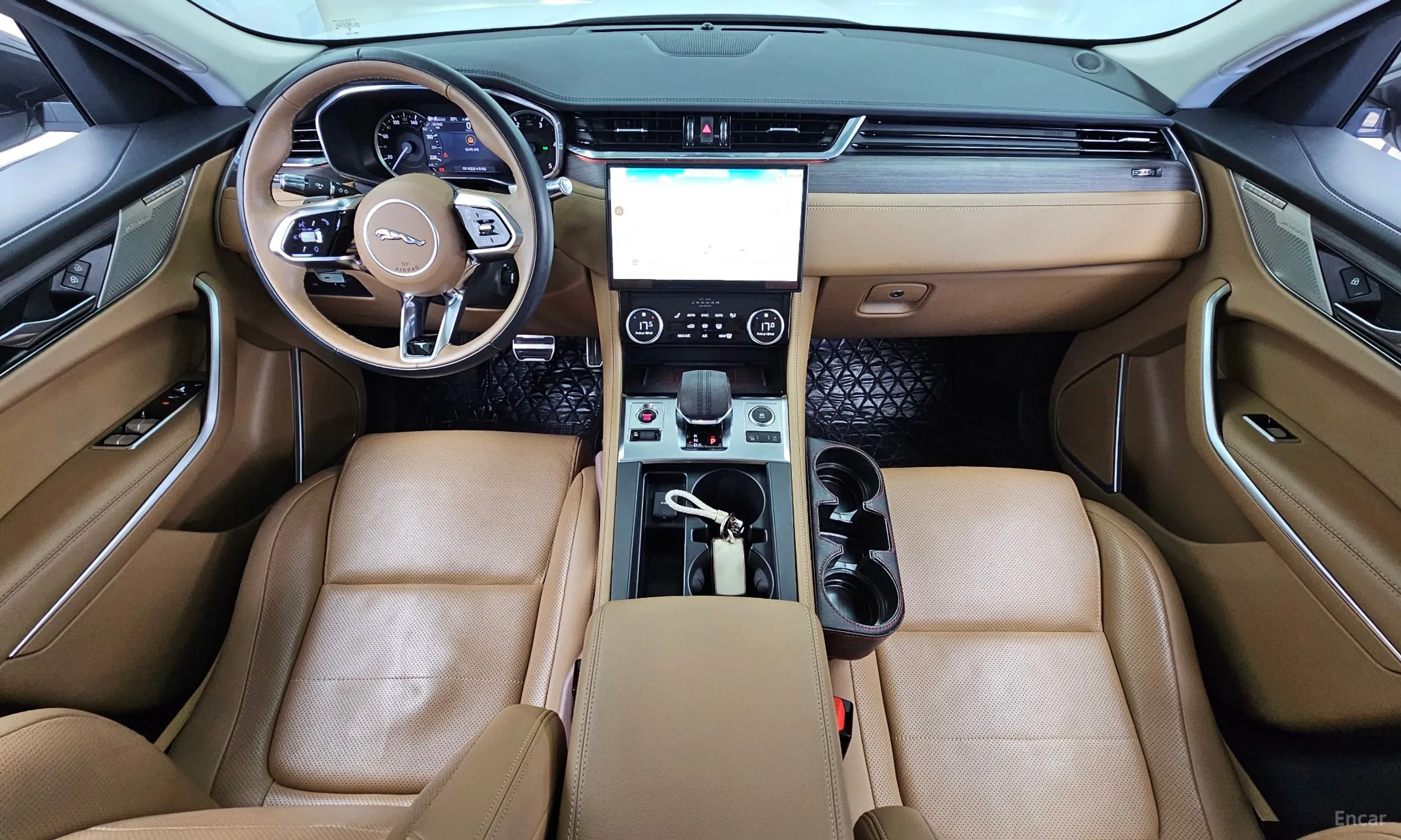 Jaguar F-PACE превью 7