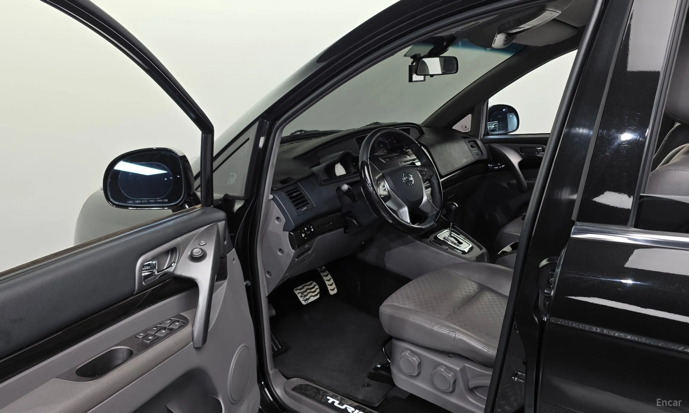 KG Mobility (SsangYong) Korando Turismo превью 10