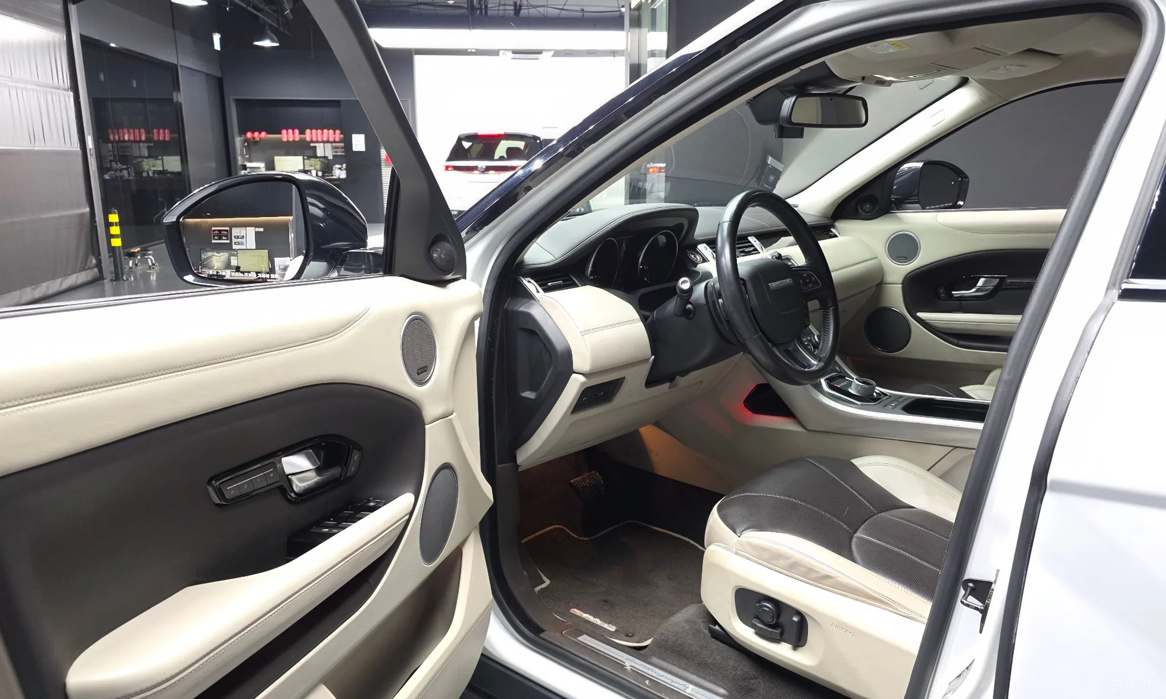 Land Rover Range Rover Evoque превью 10