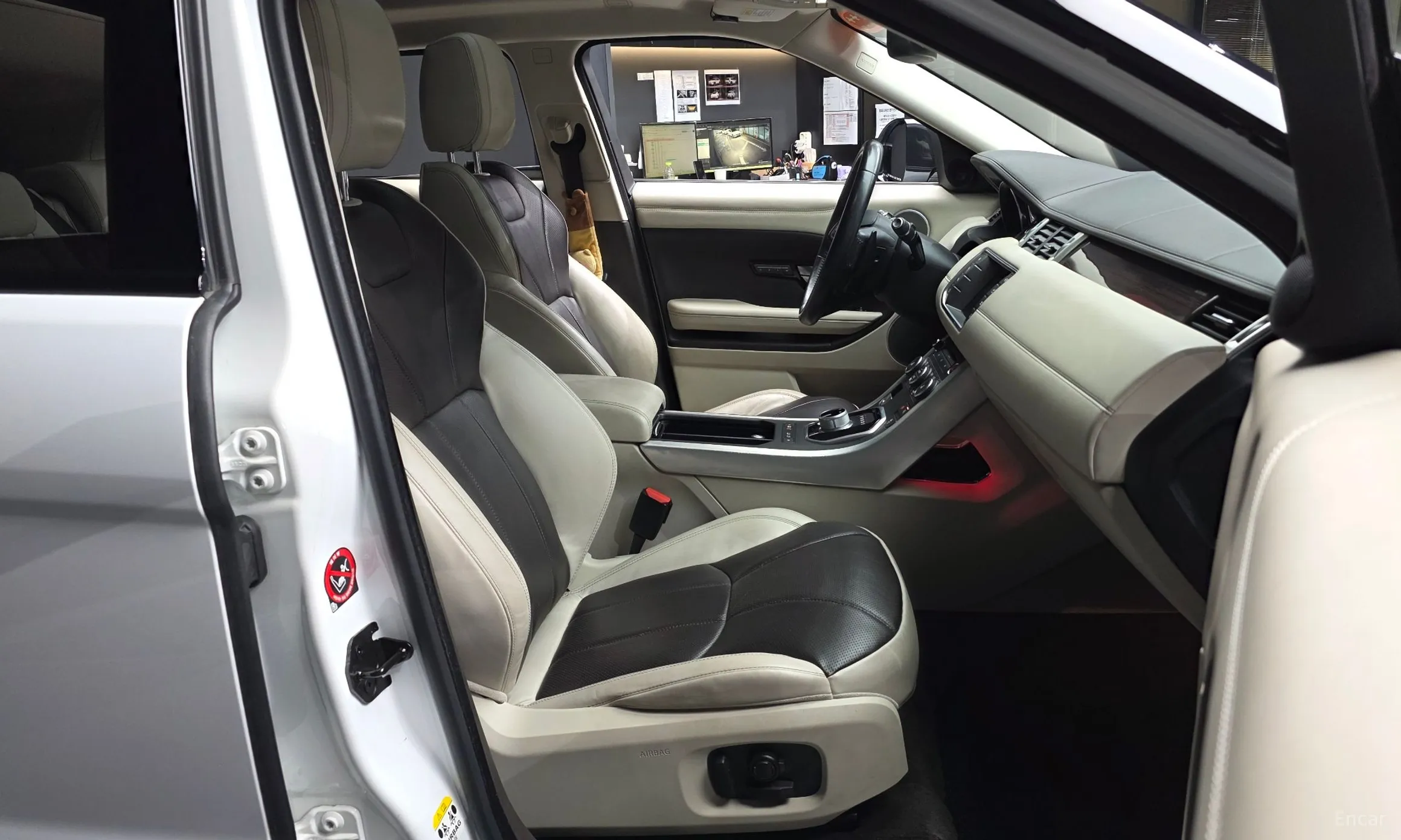 Land Rover Range Rover Evoque превью 11