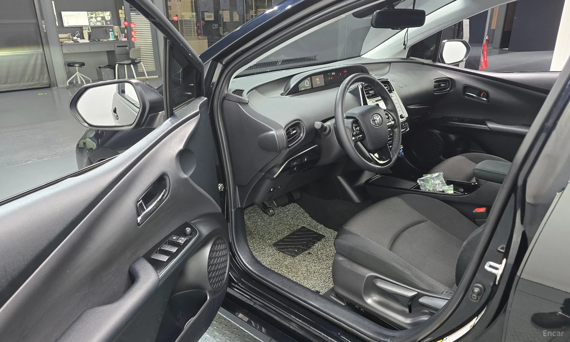 Toyota Prius 4th Generation превью 10