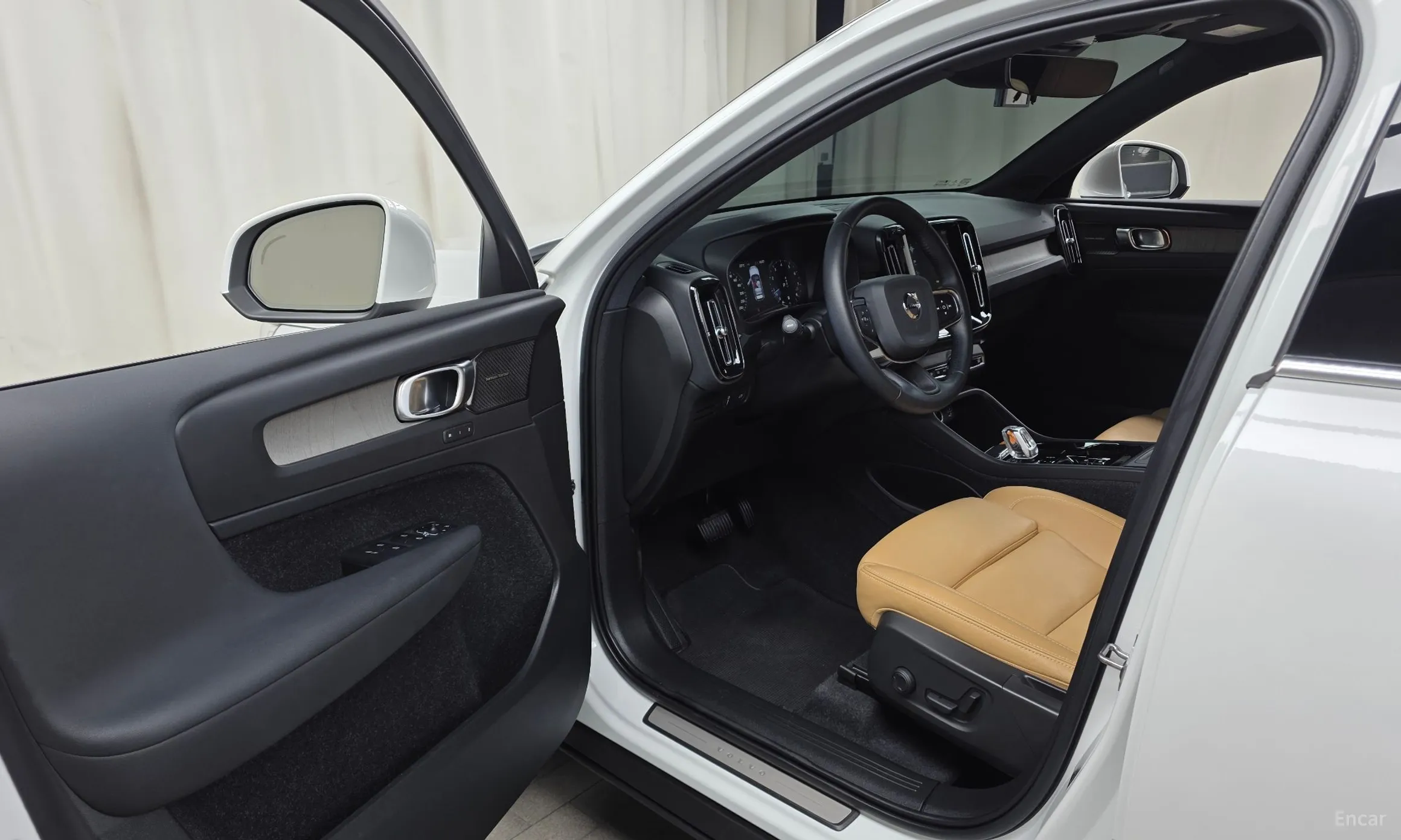Volvo XC40 превью 10