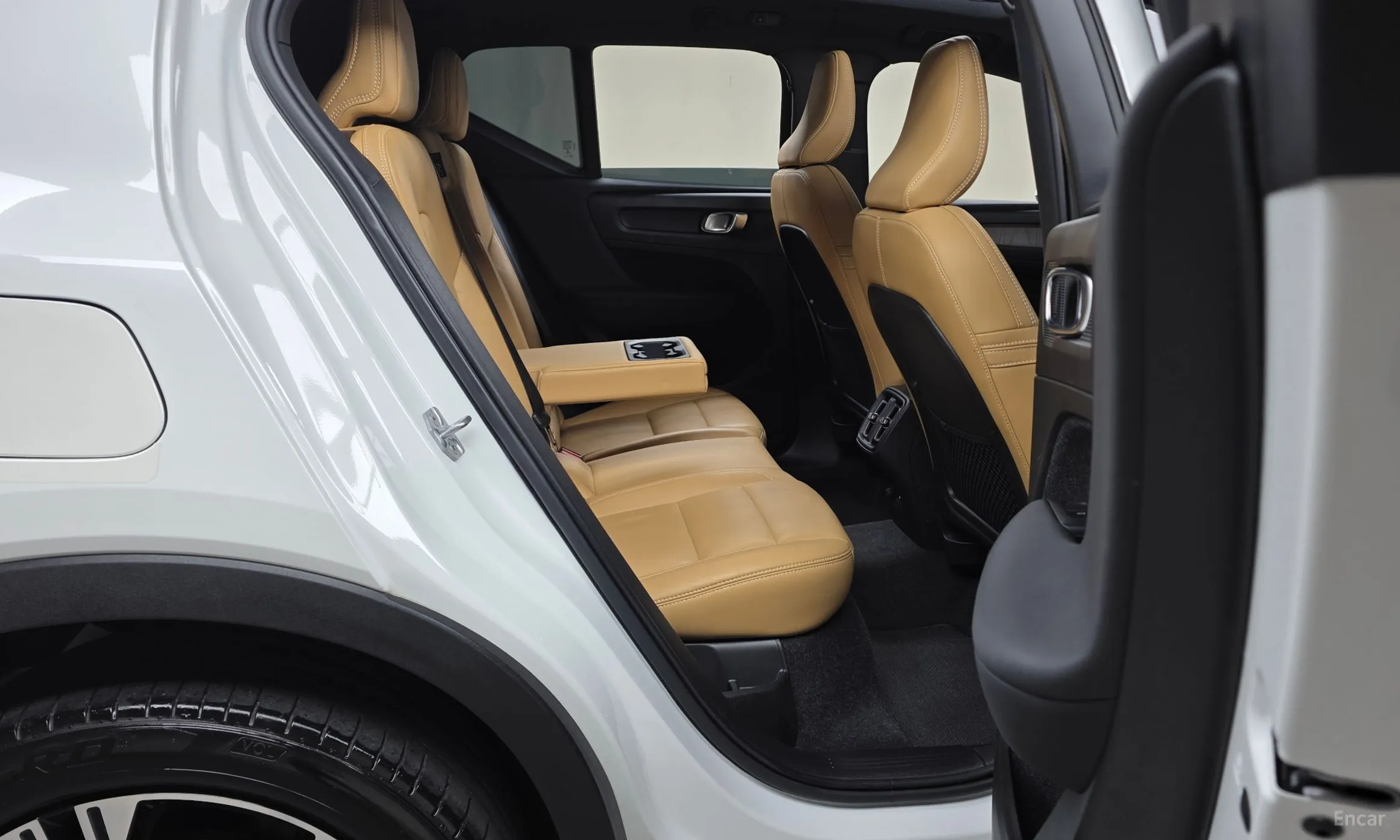 Volvo XC40 превью 11