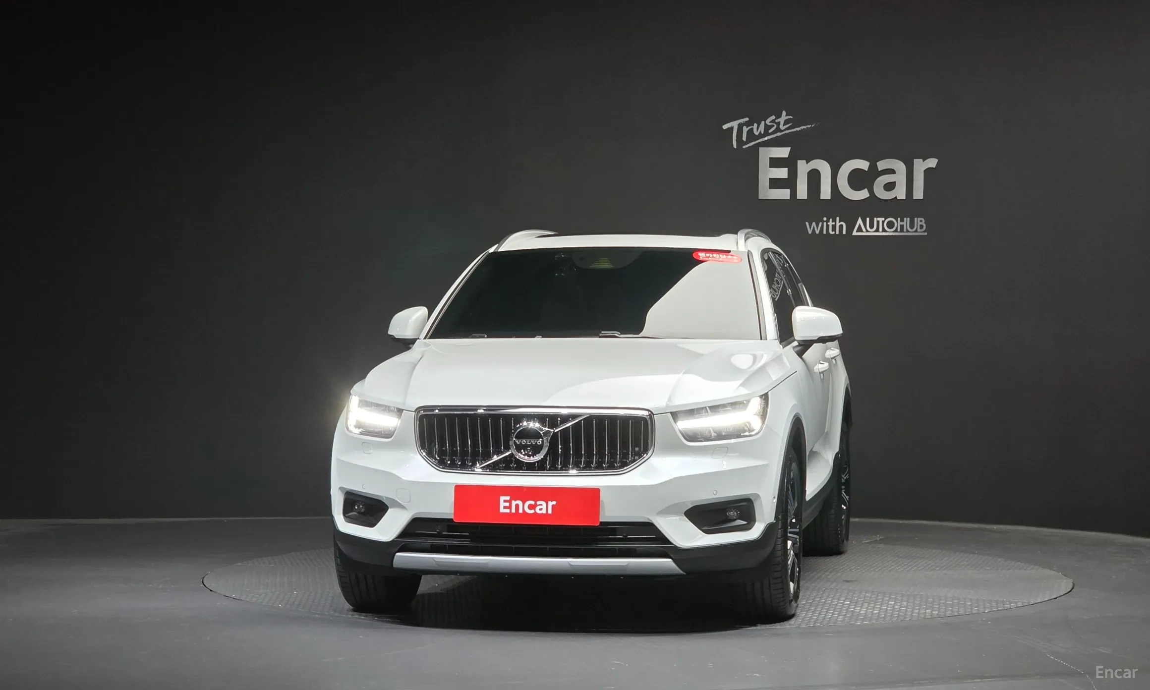 Volvo XC40 превью 3
