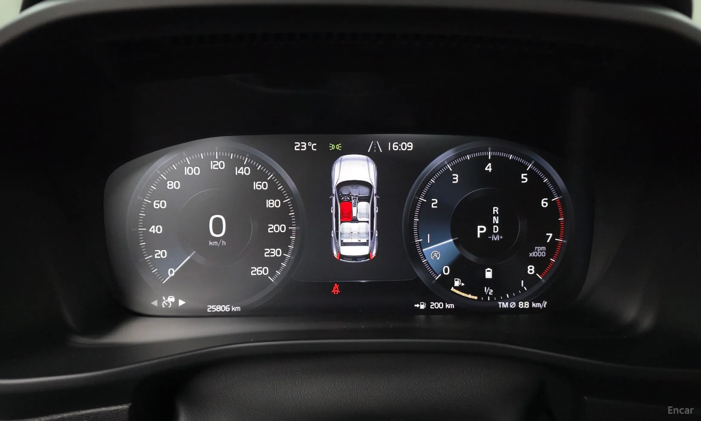 Volvo XC40 превью 8