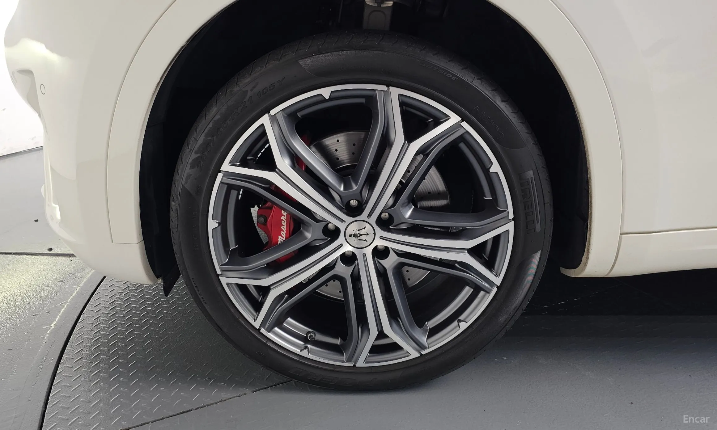 Maserati Levante превью 5