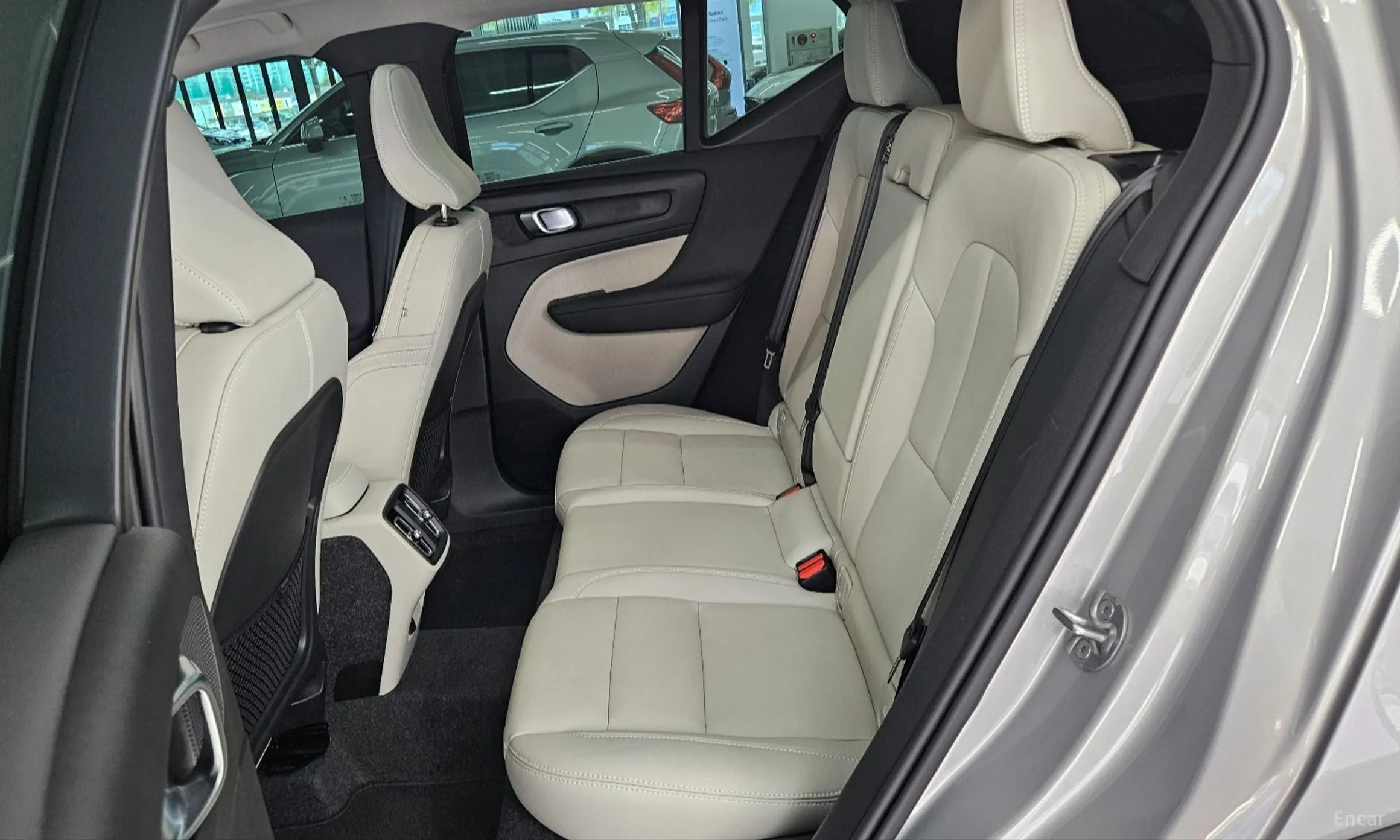 Volvo XC40 превью 10