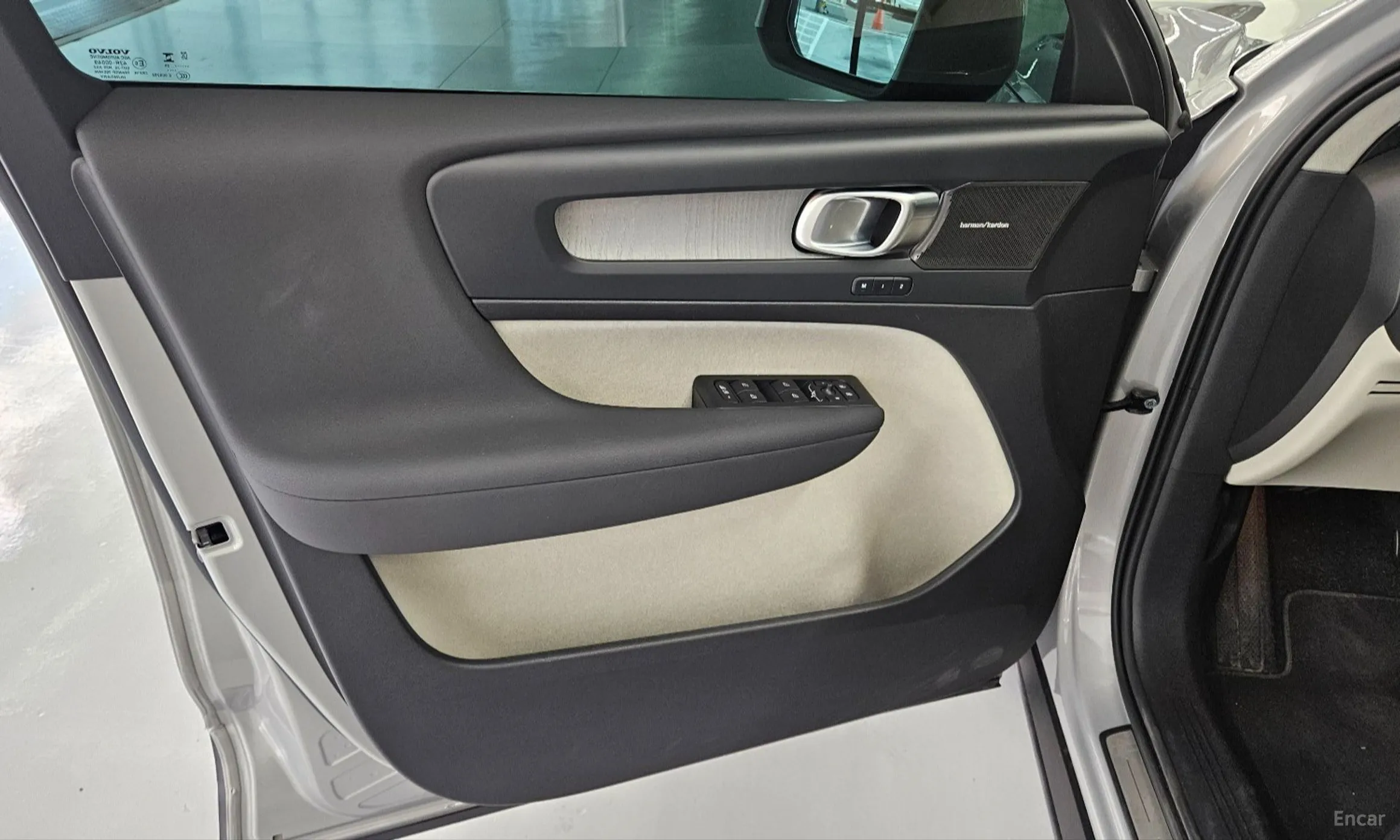 Volvo XC40 превью 12