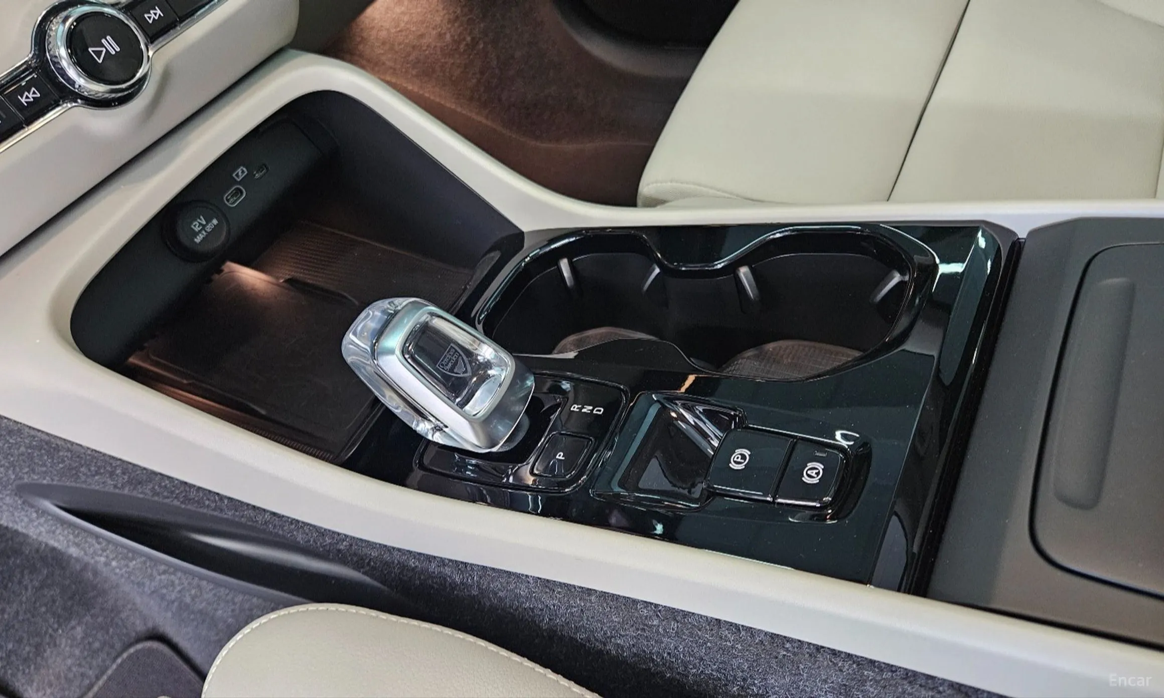 Volvo XC40 превью 9