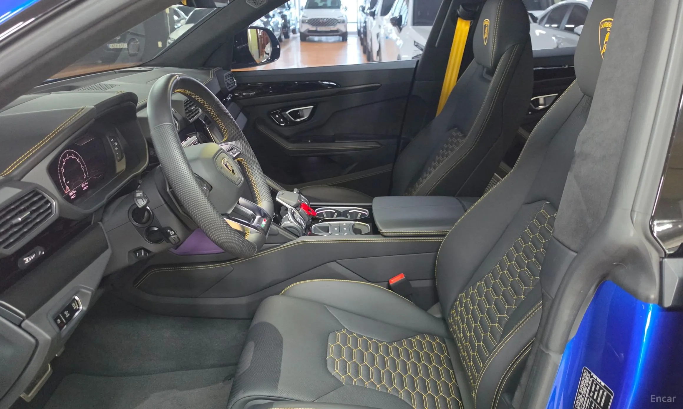 Lamborghini Urus превью 10