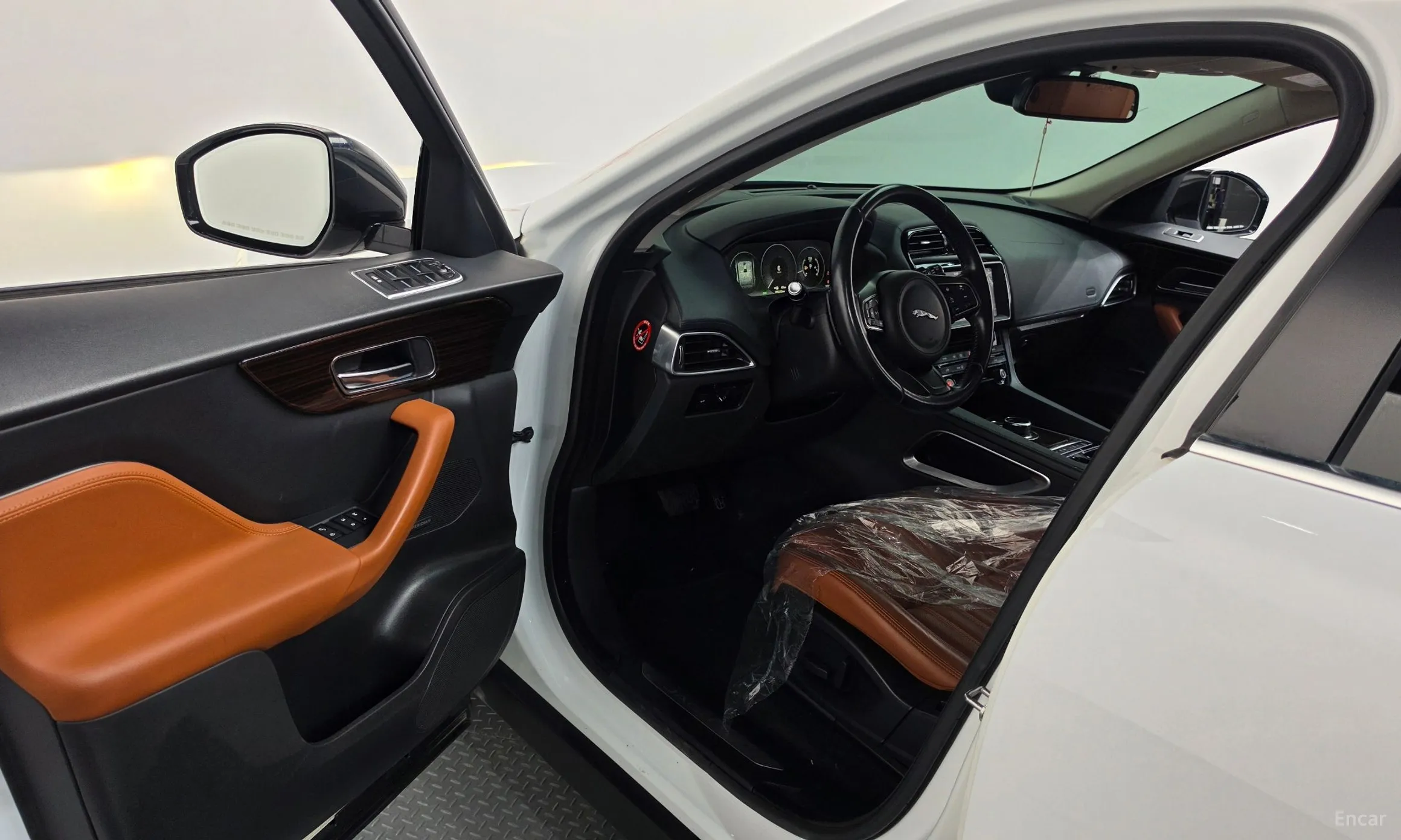 Jaguar F-PACE превью 10